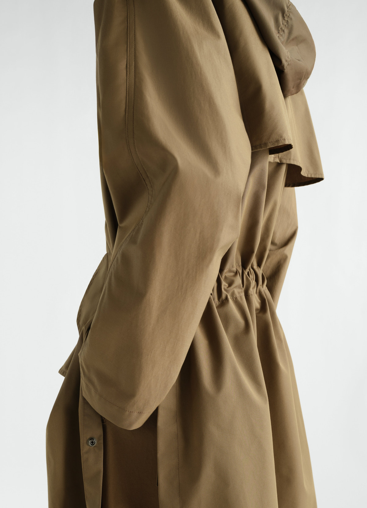 Light brown water-repellent cotton gabardine trench coat with cinched waist lemaire worn by model side view