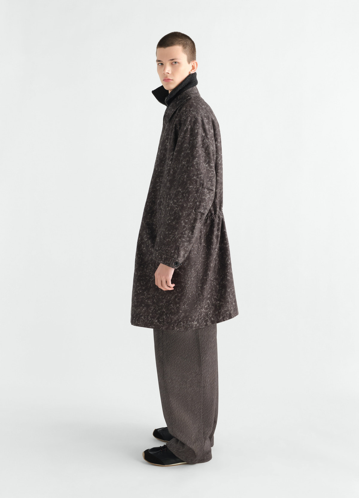 Military parka printed black cotton in storm color by lemaire worn by model side view