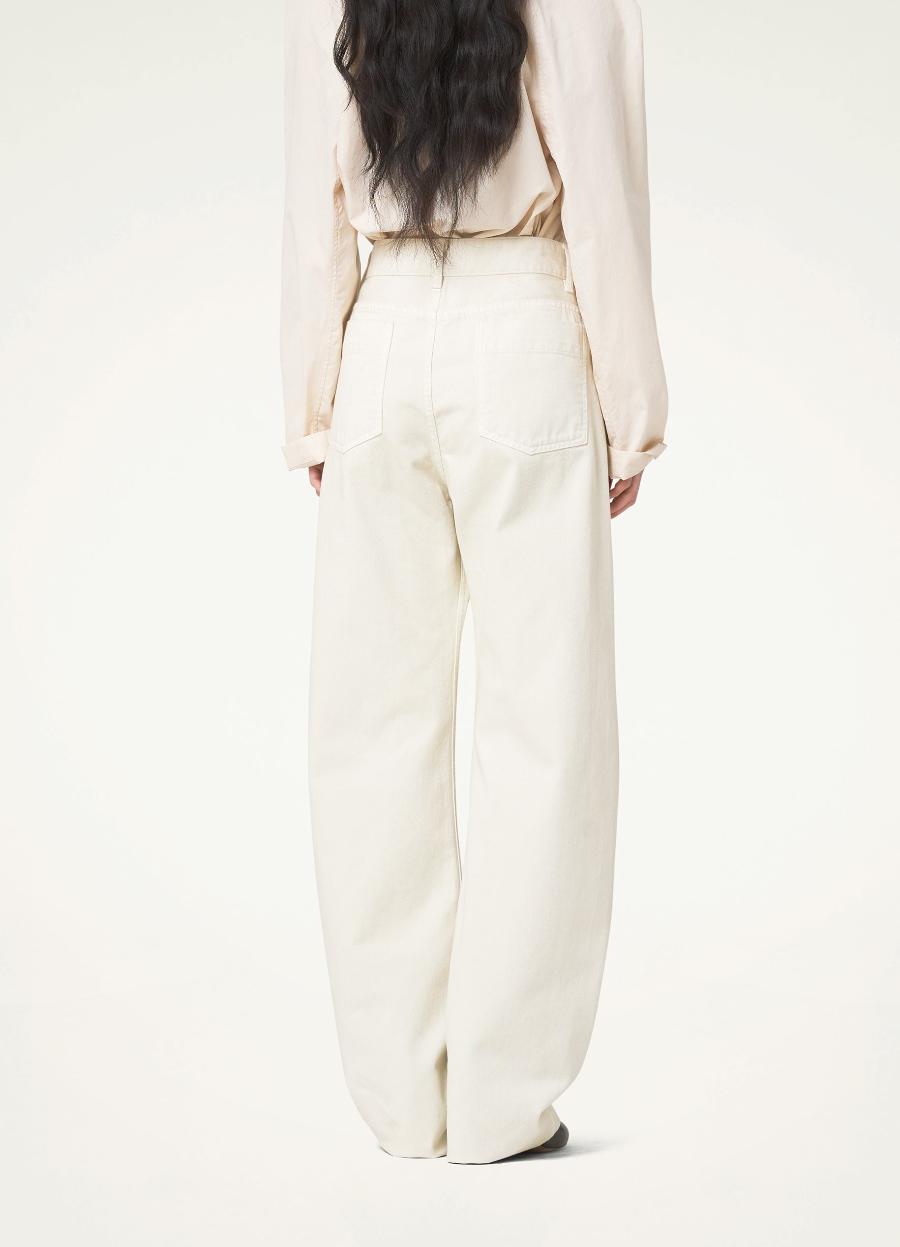 High-Waisted Curved Pants in White Clay Color - LEMAIRE