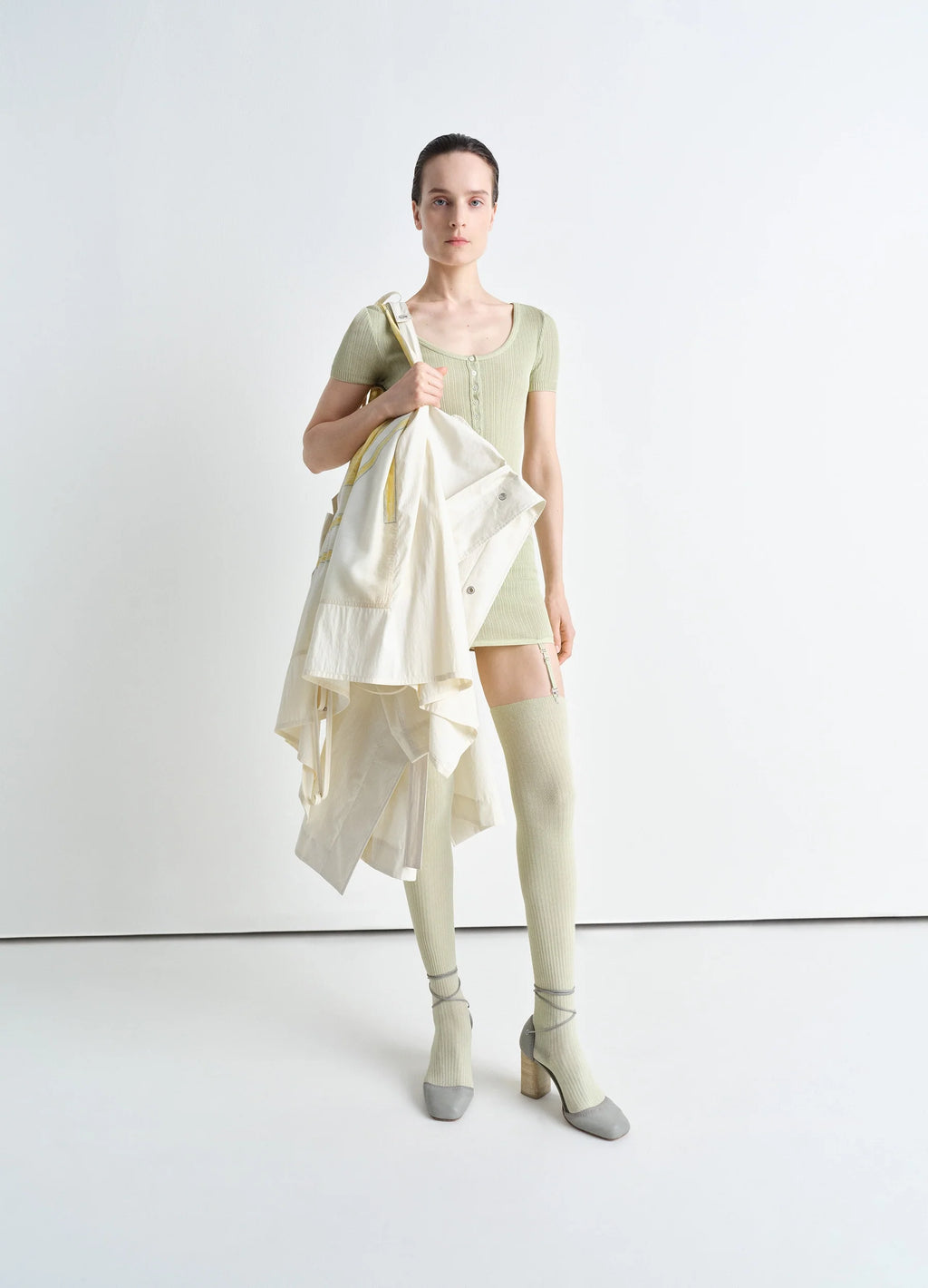 UNTERWÄSCHE MIT TRÄGERN