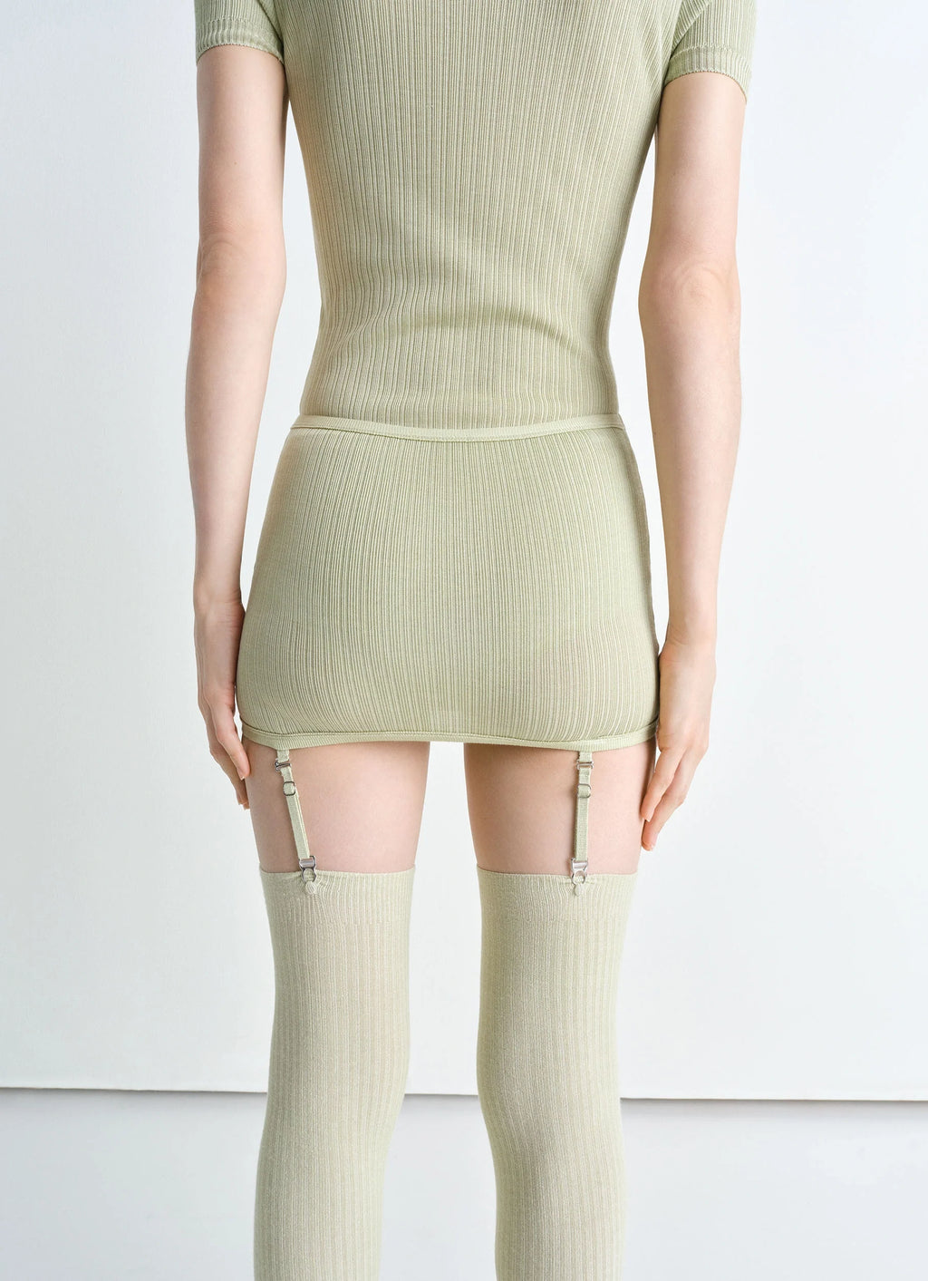 UNTERWÄSCHE MIT TRÄGERN