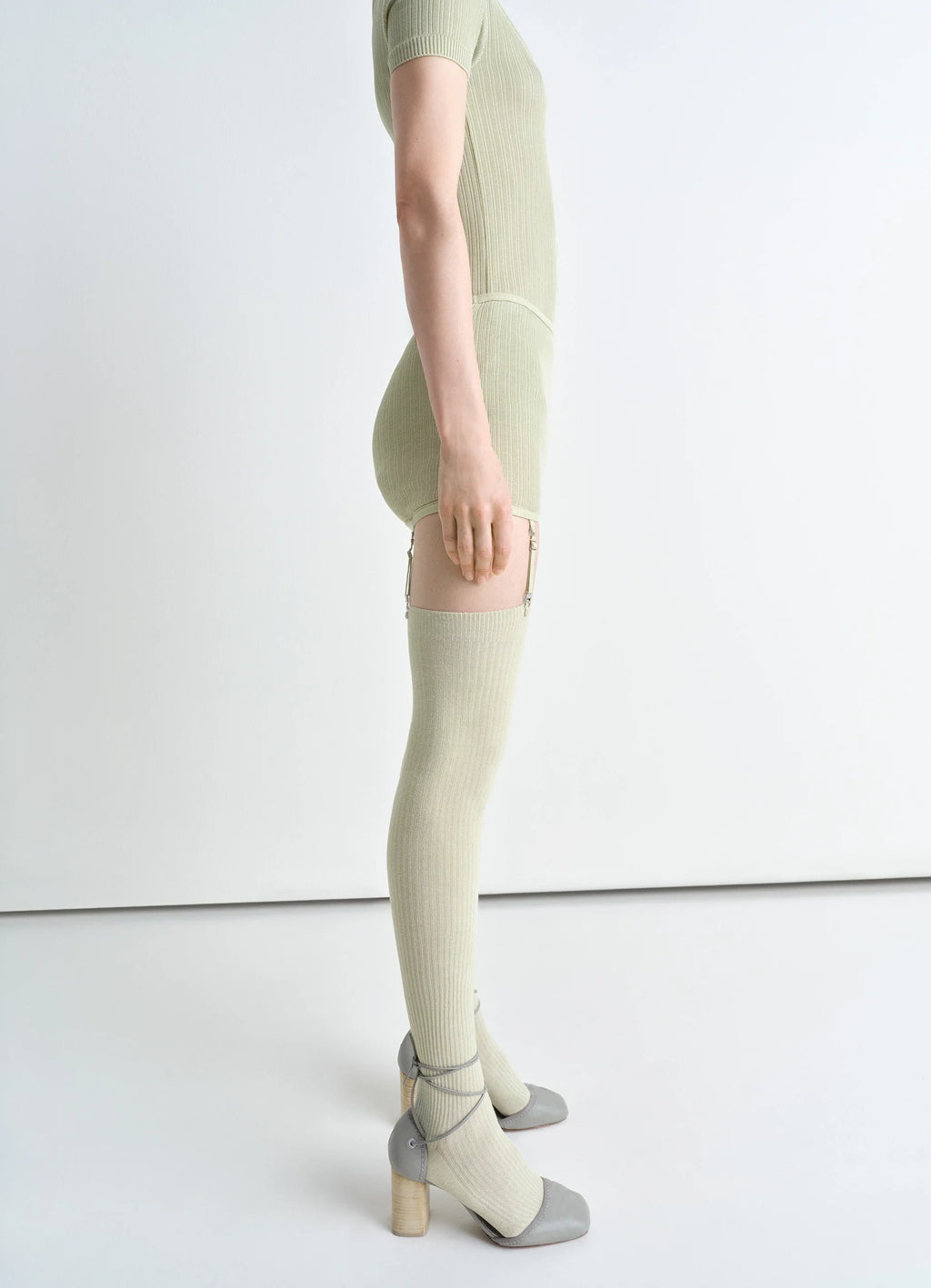 UNTERWÄSCHE MIT TRÄGERN