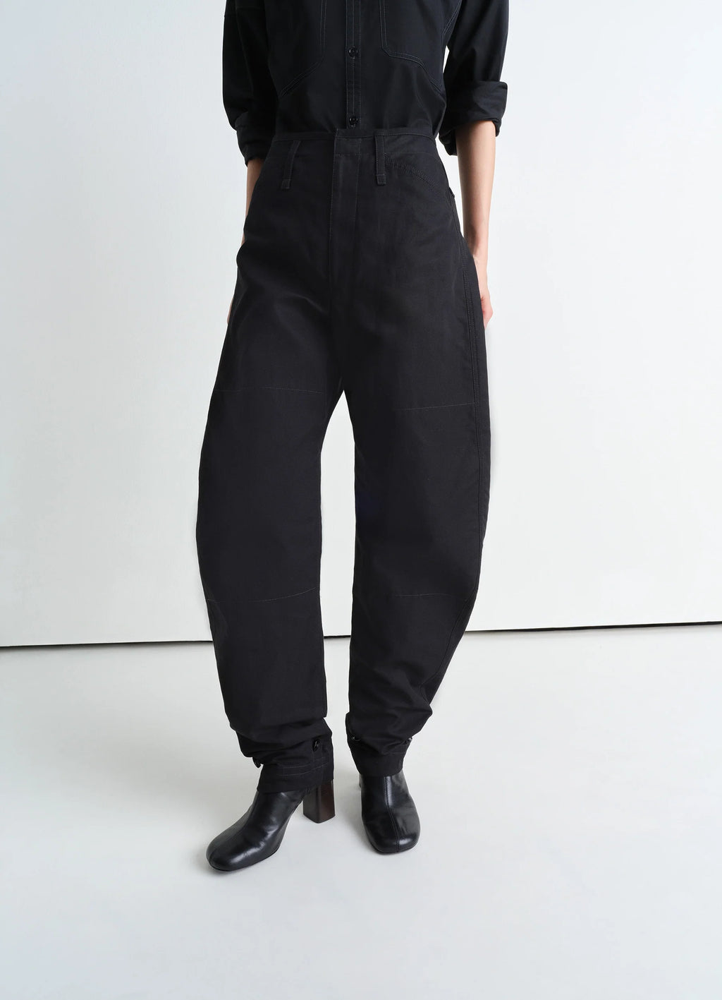 テーパード パンツ