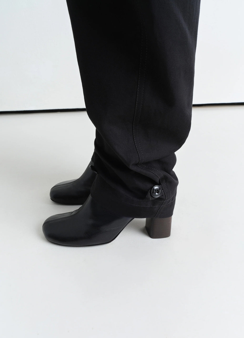 テーパード パンツ