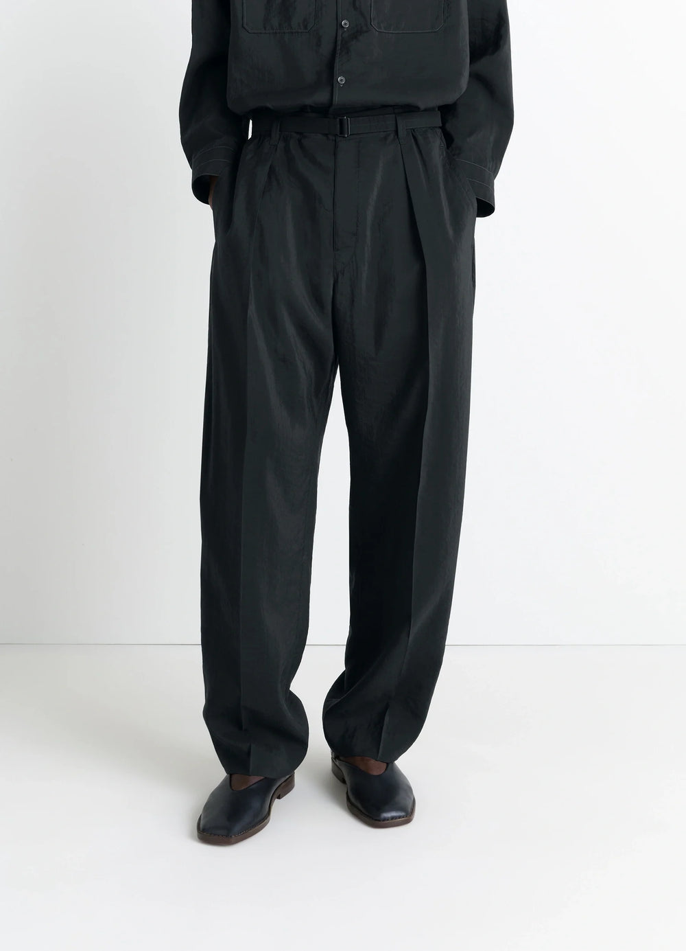 Lemaire Belted Relaxed Pants in Black Dry Silk Blend, model shot, Front view Relaxed fit with belt