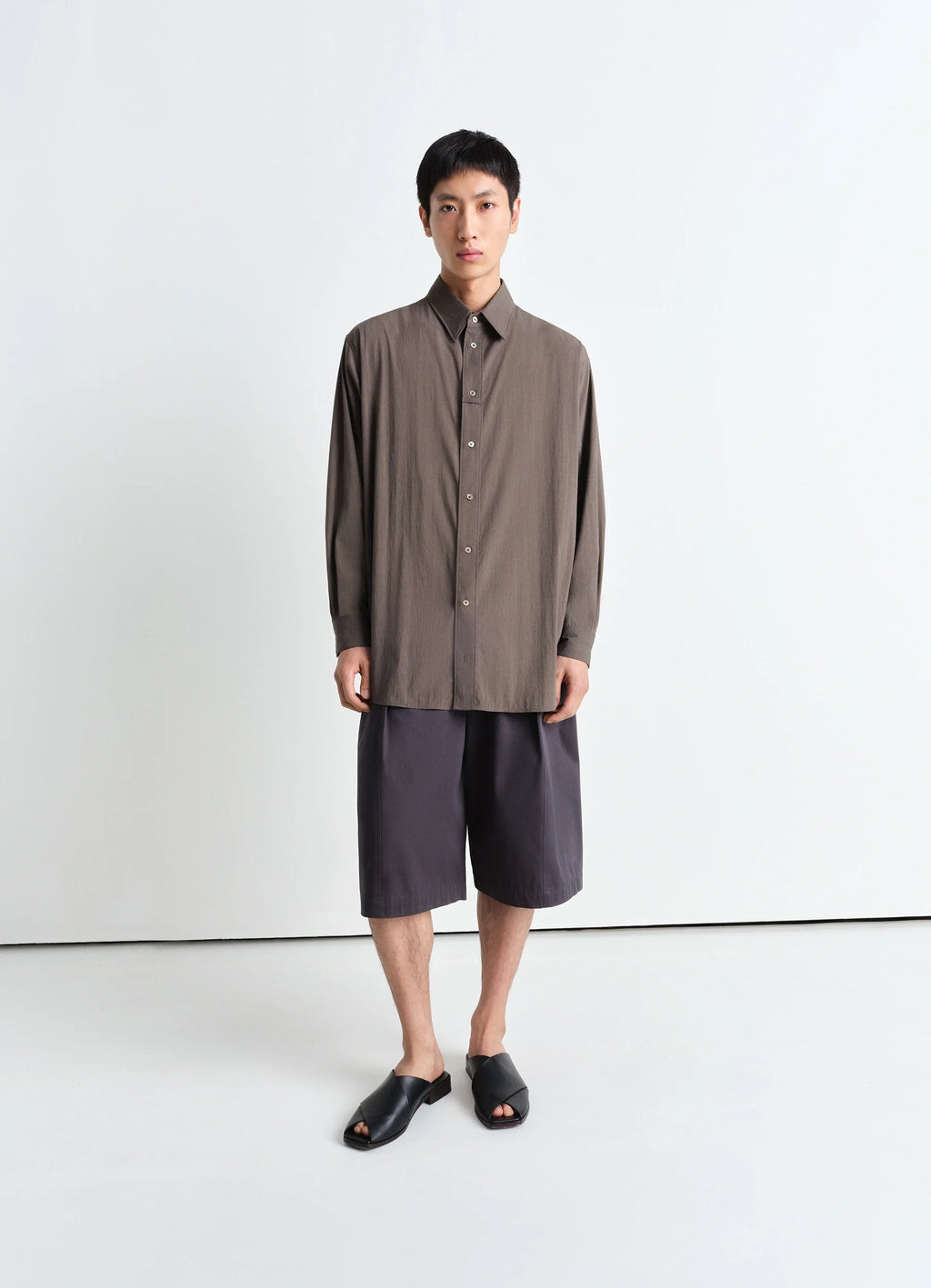 Lemaire Maxi Pleated Bermuda in Grey compact cotton twill, model shot, front view relaxed fit