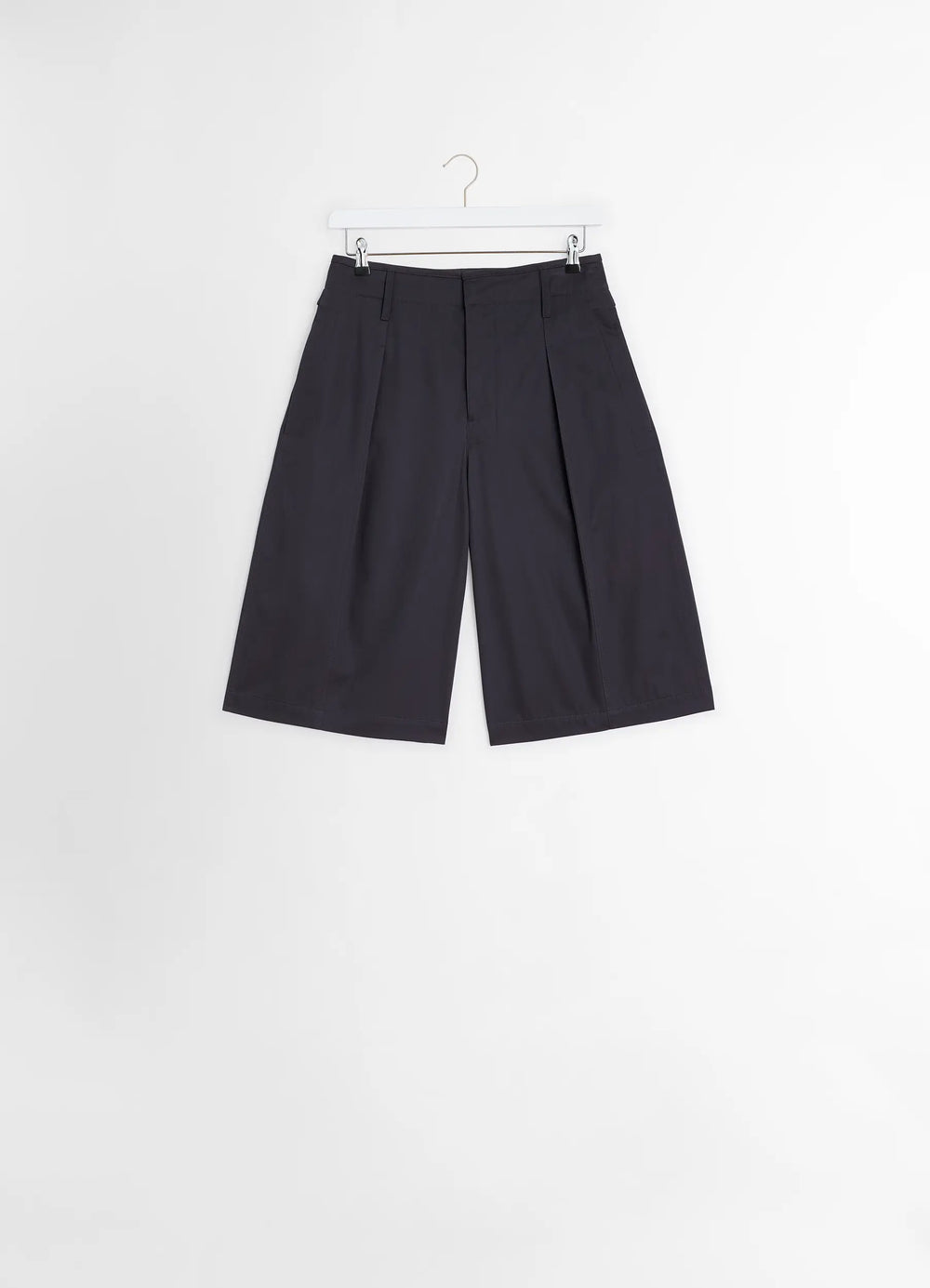 Lemaire Maxi Pleated Bermuda in Grey compact cotton twill, product shot, hanger shot pleated knee-length
