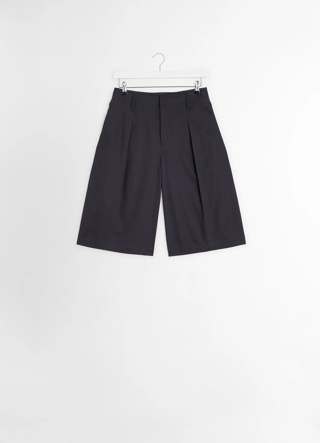 Lemaire Maxi Pleated Bermuda in Grey compact cotton twill, product shot, hanger shot pleated knee-length