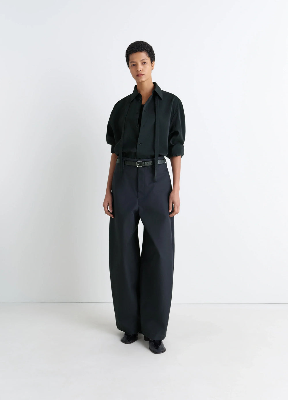 Lemaire Large Chino in Thick Cotton Twill, model shot, Front view Oversized, wide leg