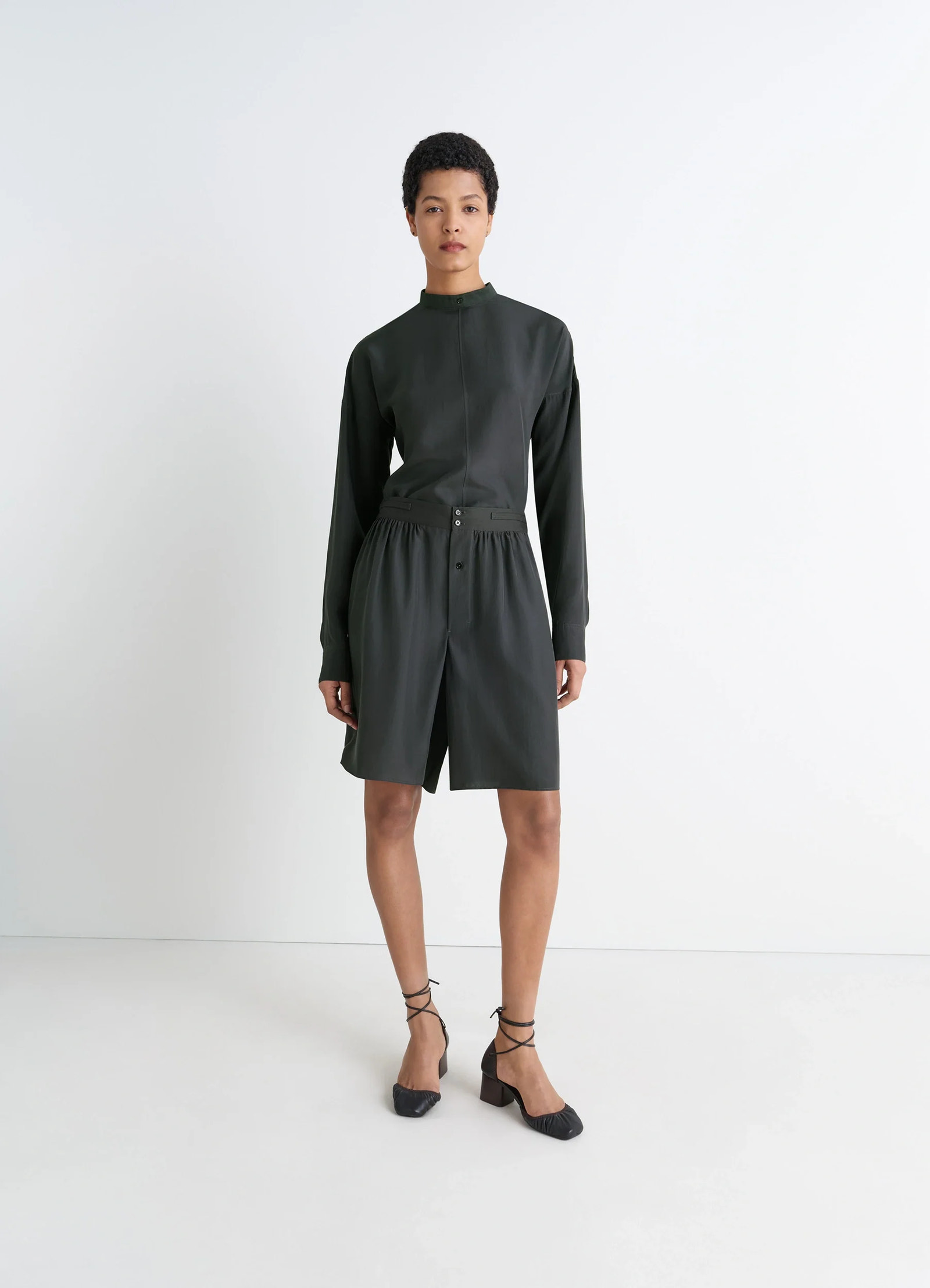 Lemaire soft shorts in silk pongee, model shot, front view fitted cut