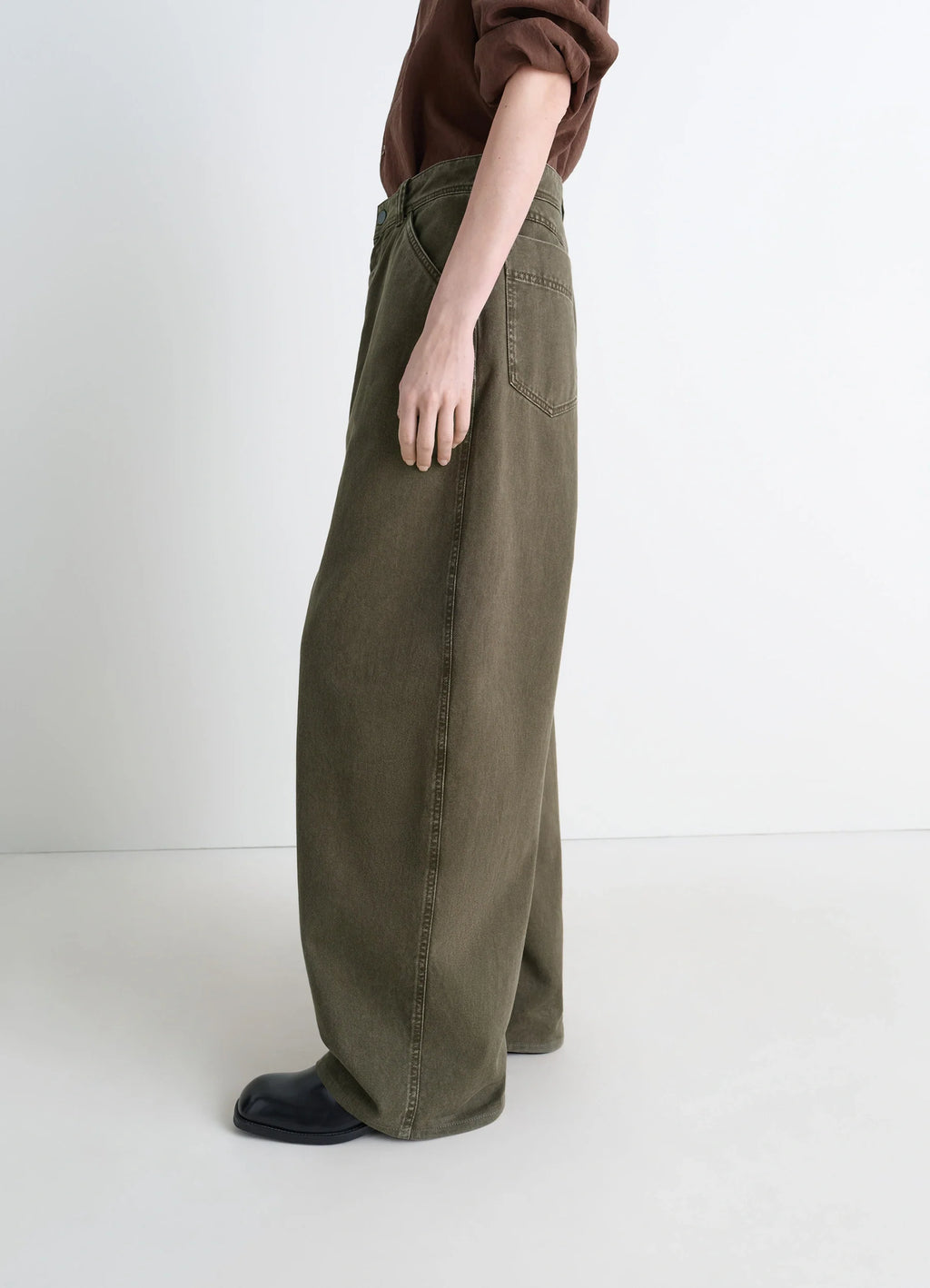 Lemaire Large Pants in Heather Garment Dyed Snow Denim, model shot, side view straight leg profile