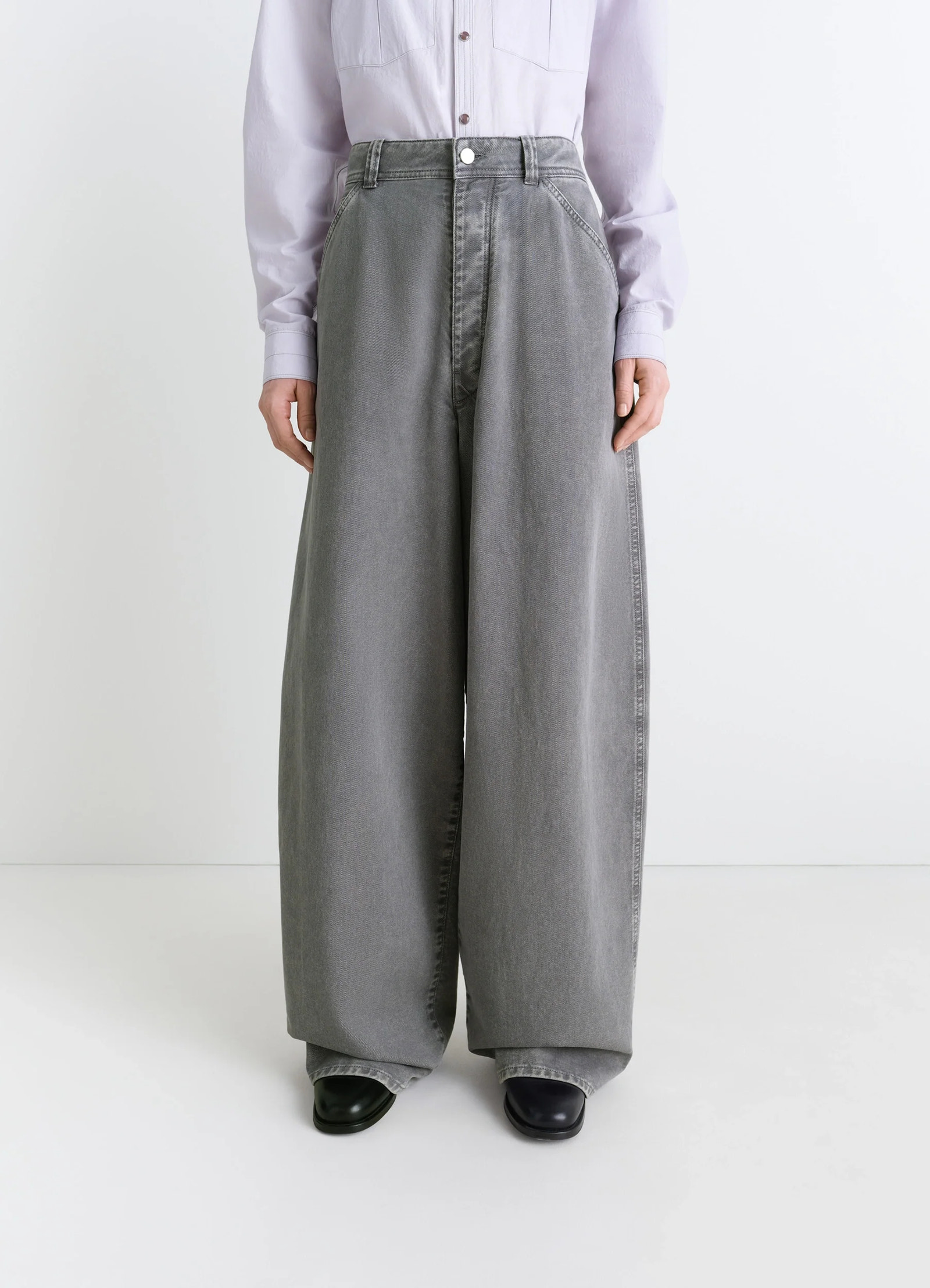 Lemaire wide leg pants in snow garment dyed denim, model shot, side view high waist design