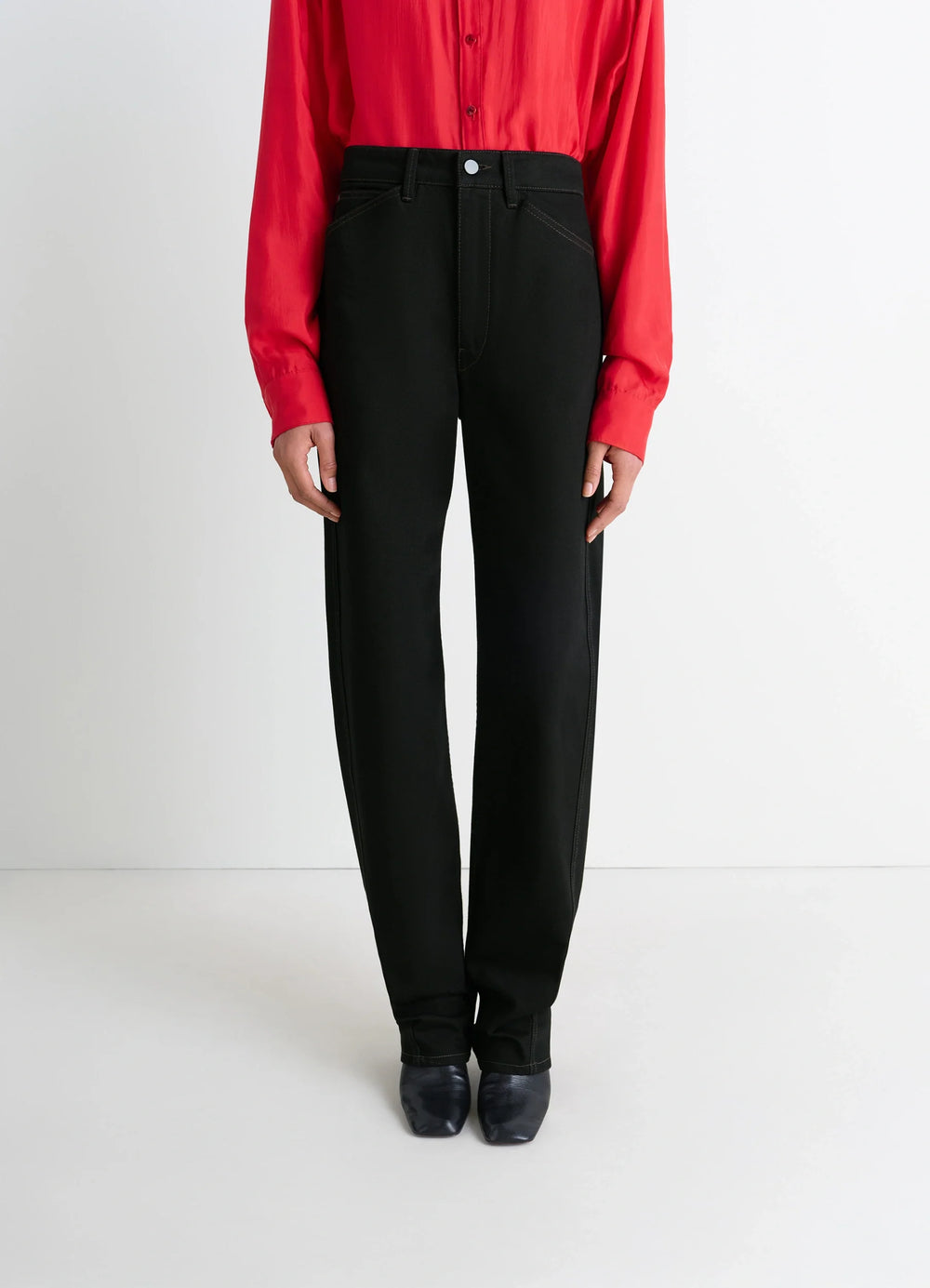 Lemaire Five Pockets Twisted Pants in Deep Black Wash Thick Denim, model shot, porte cropped mid-view high waist straight leg