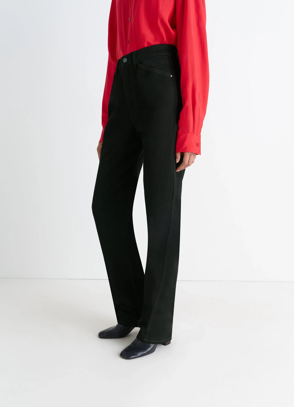Lemaire Five Pockets Twisted Pants in Deep Black Wash Thick Denim, model shot, side view straight leg silhouette