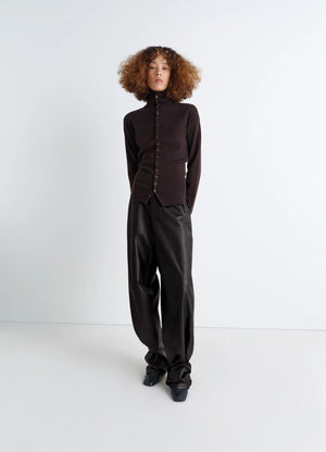Lemaire Soft Leather Pants in Cow leather with natural shine, model shot, Front view Adjustable bottom