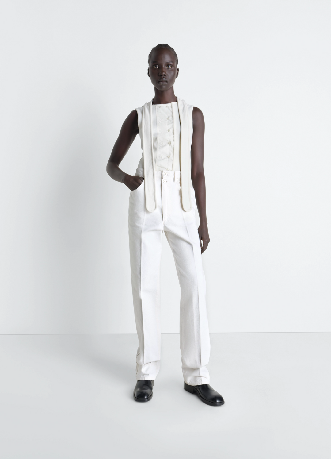 HIGH WAISTED STRAIGHT PANTS IN DENIM