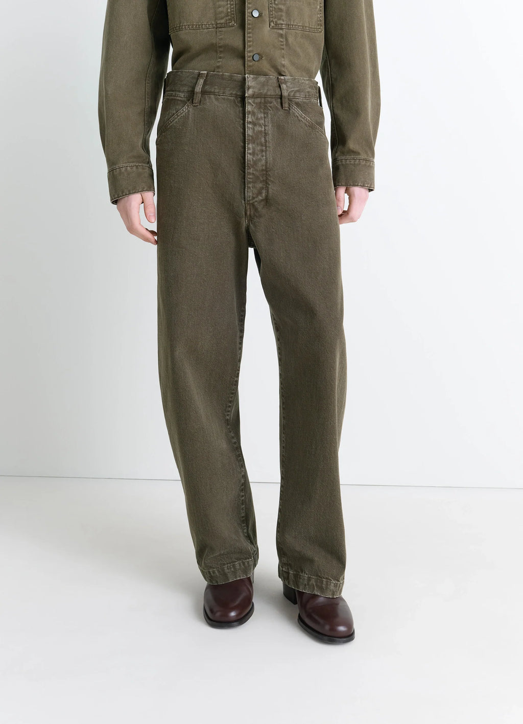 Lemaire Maxi Workwear Pants in Heather Garment Dyed Snow, model shot, side view high waist