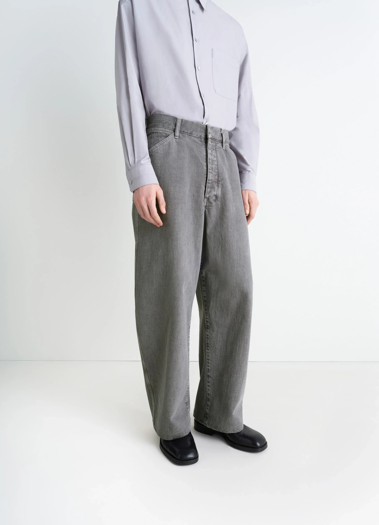 Lemaire maxi workwear pants in heather garment dyed snow heavy den, model shot, side view loose fit hem
