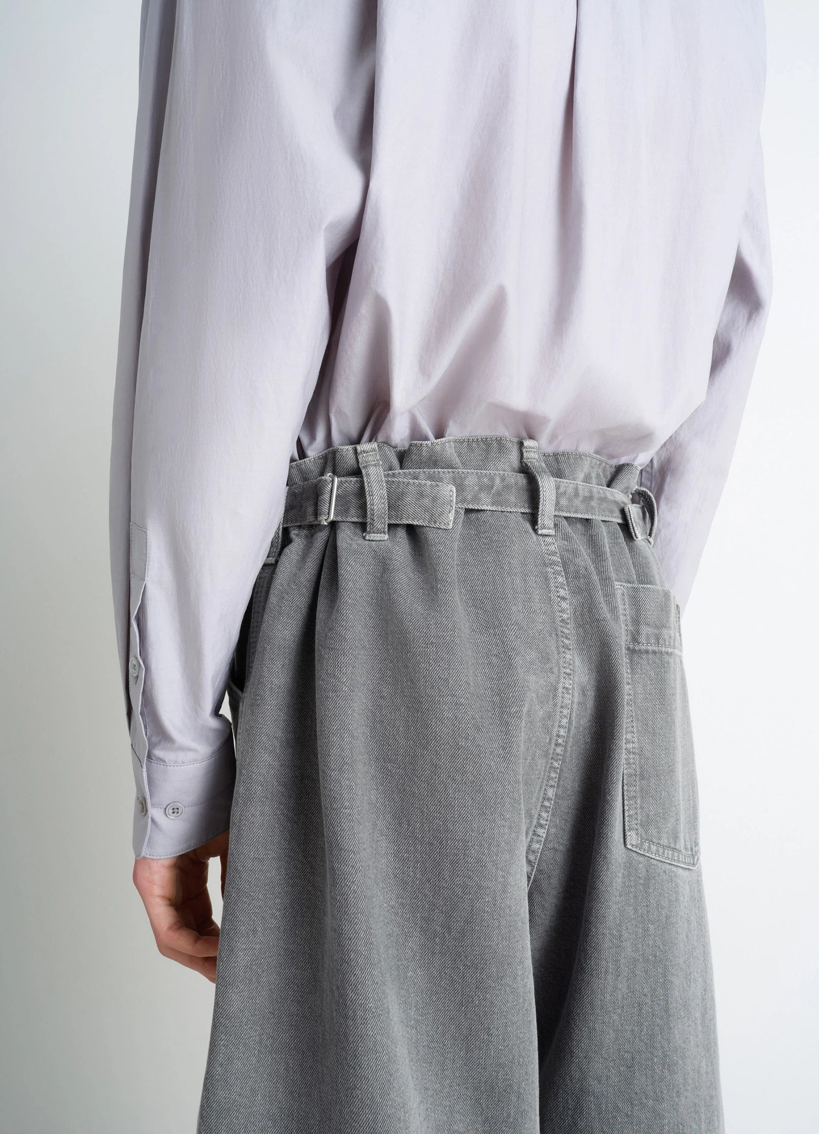 Lemaire maxi workwear pants in heather garment dyed snow heavy den, model shot, back detail shot belt loops visible