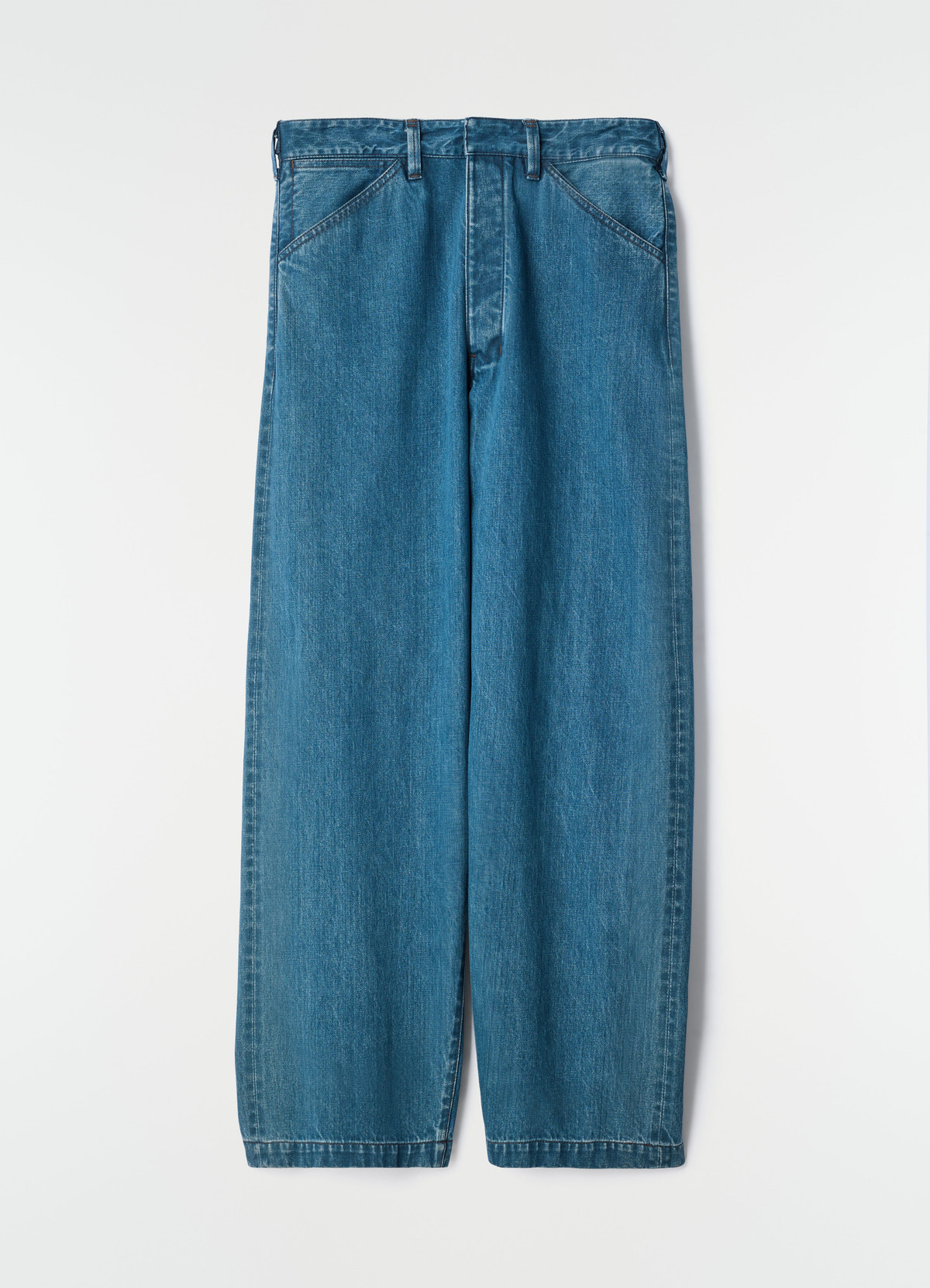 Oversized indigo selvedge denim workwear pants lemaire flat lay with front pockets and belt loops