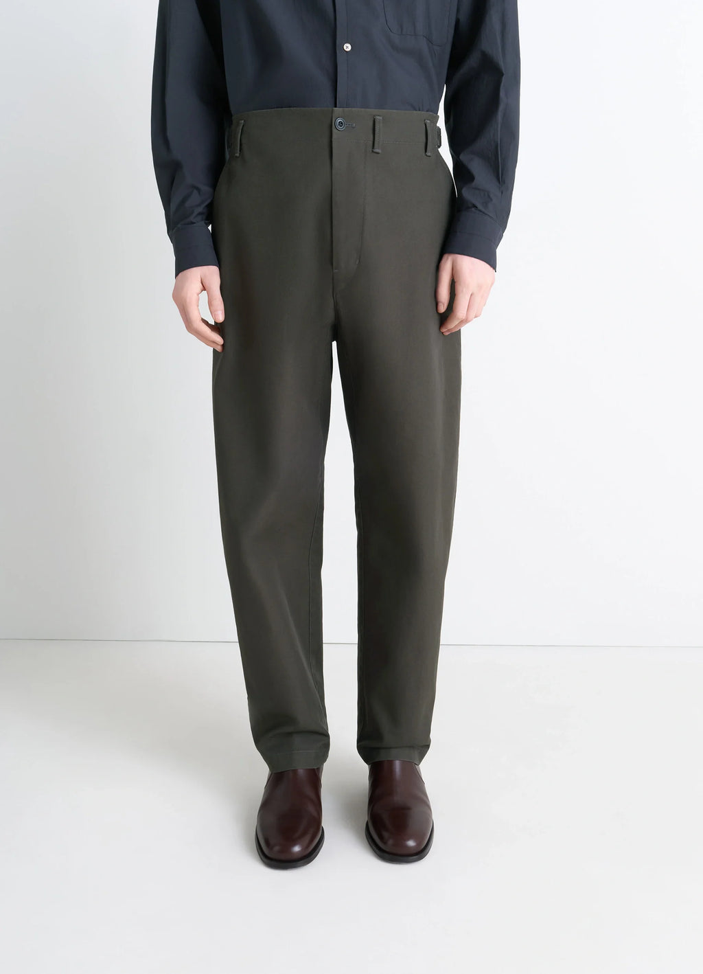 Lemaire Carrot Pants in Thick Cotton Twill, model shot, worn by model tapered leg