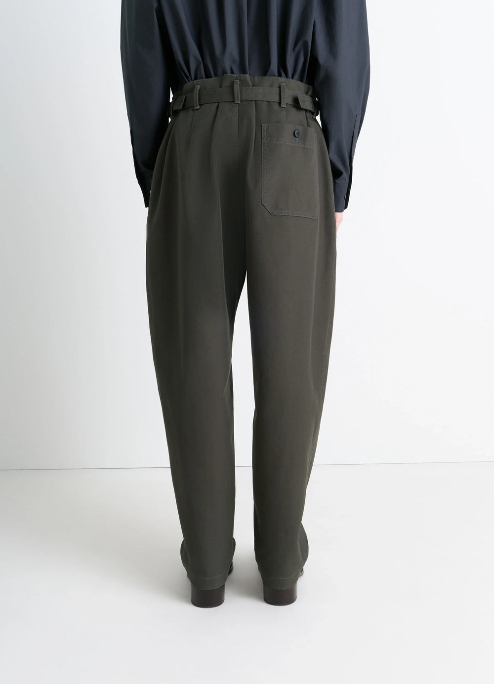 Lemaire Carrot Pants in Thick Cotton Twill, model shot, back view single back pocket