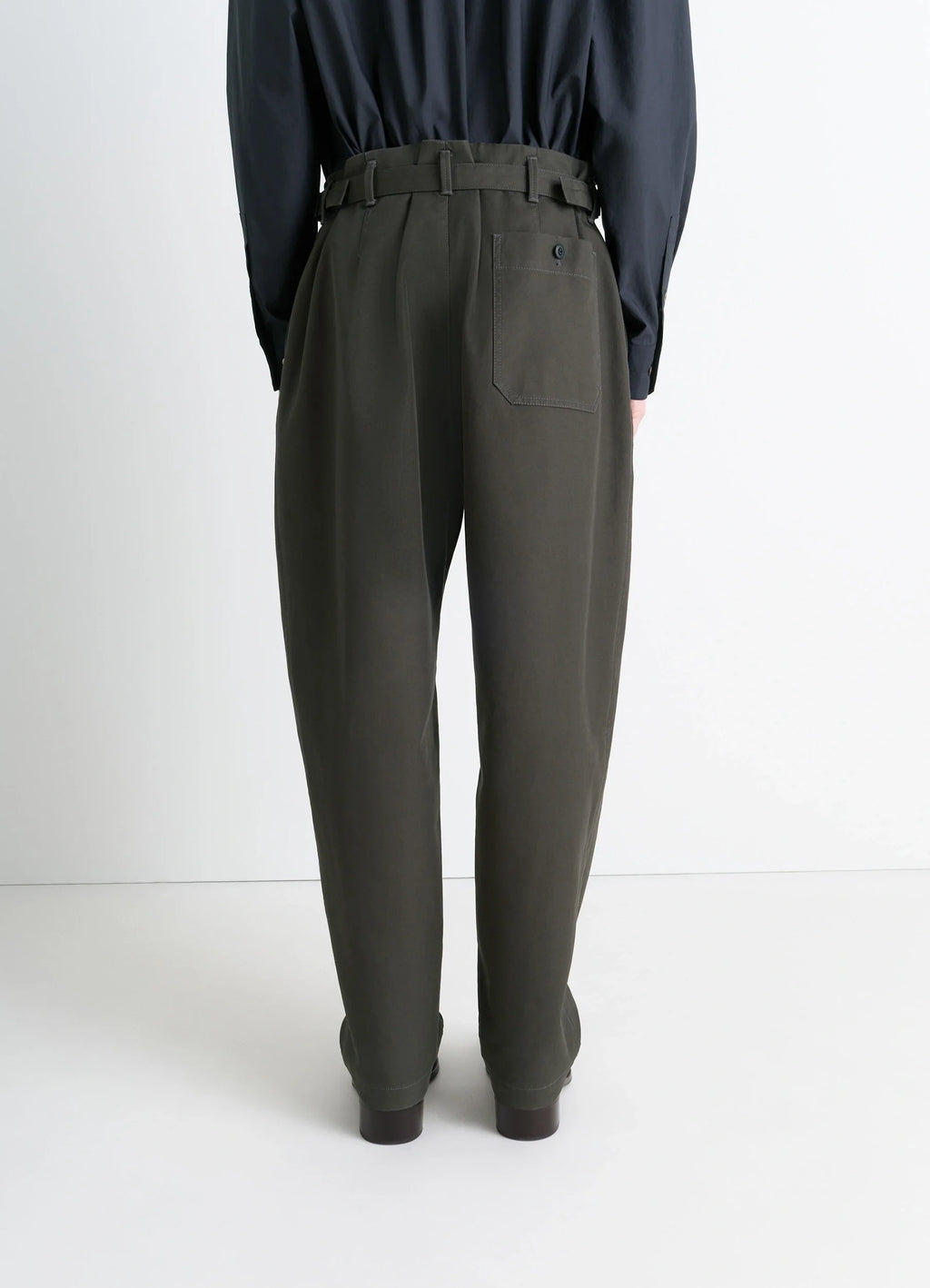 Lemaire Carrot Pants in Thick Cotton Twill, model shot, back view single back pocket