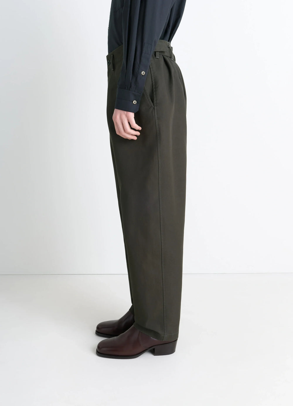 Lemaire Carrot Pants in Thick Cotton Twill, model shot, side profile view straight hem fit