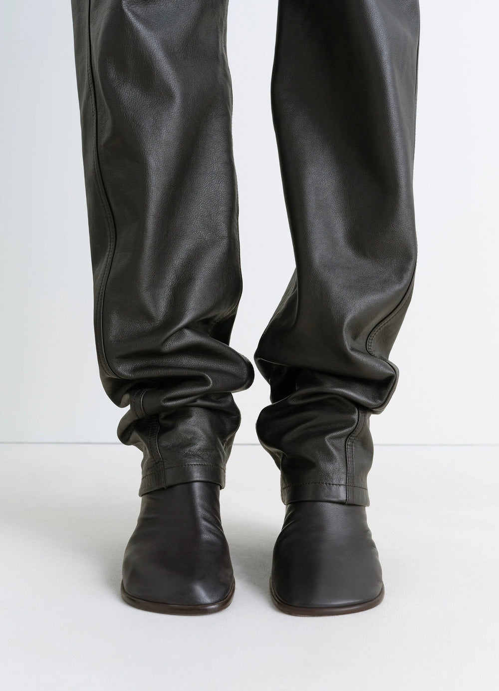 Lemaire Leather Five Pockets Twiste in Nappa cow leather, product shot, detail shot gathered ankles with boots