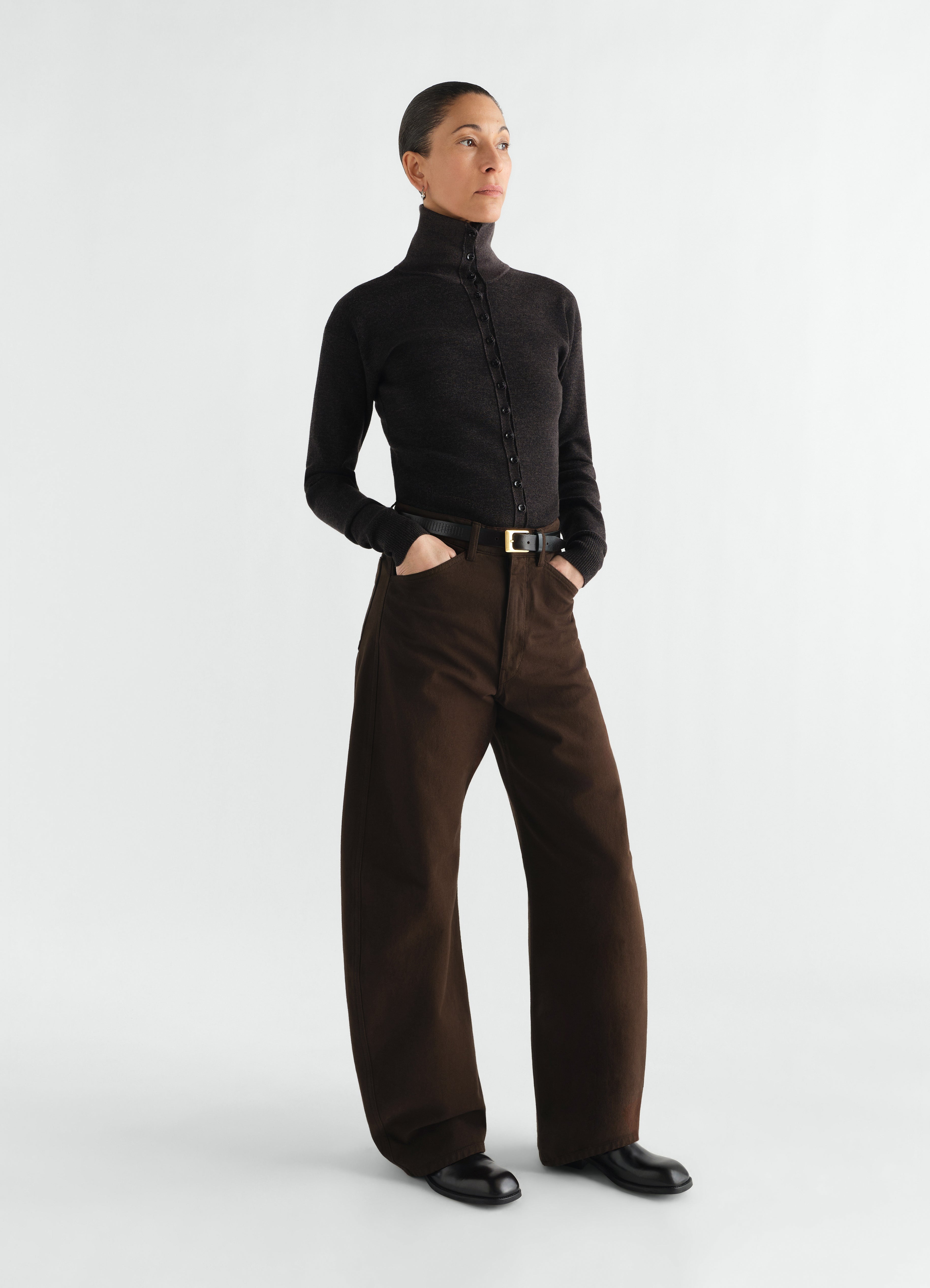 PANTALONES DE TALLE ALTO CURVADOS DE SARGA QUEBRADA GRUESA