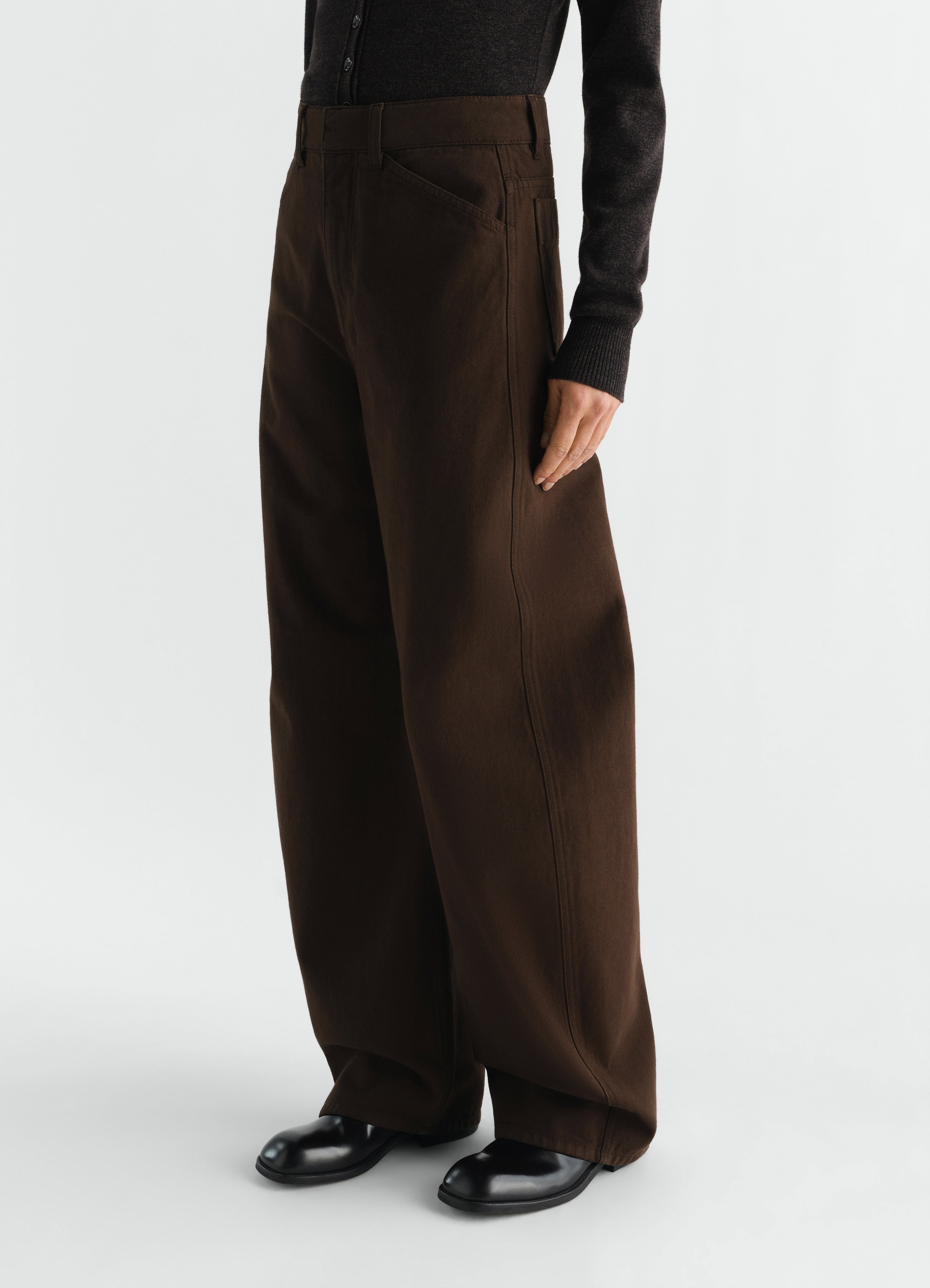 HIGH WAISTED CURVED PANTS IN GARMENT DYED HEAVY BROKEN TWILL