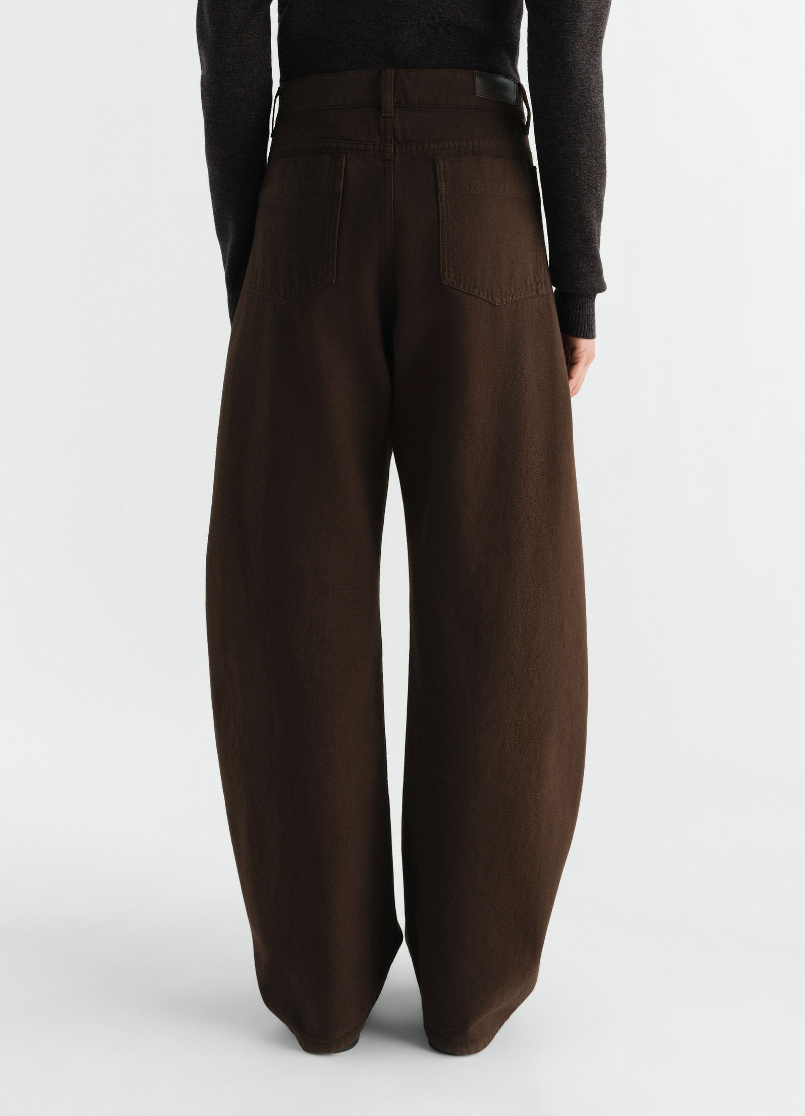 High waisted curved pants in dyed heavy broken twill