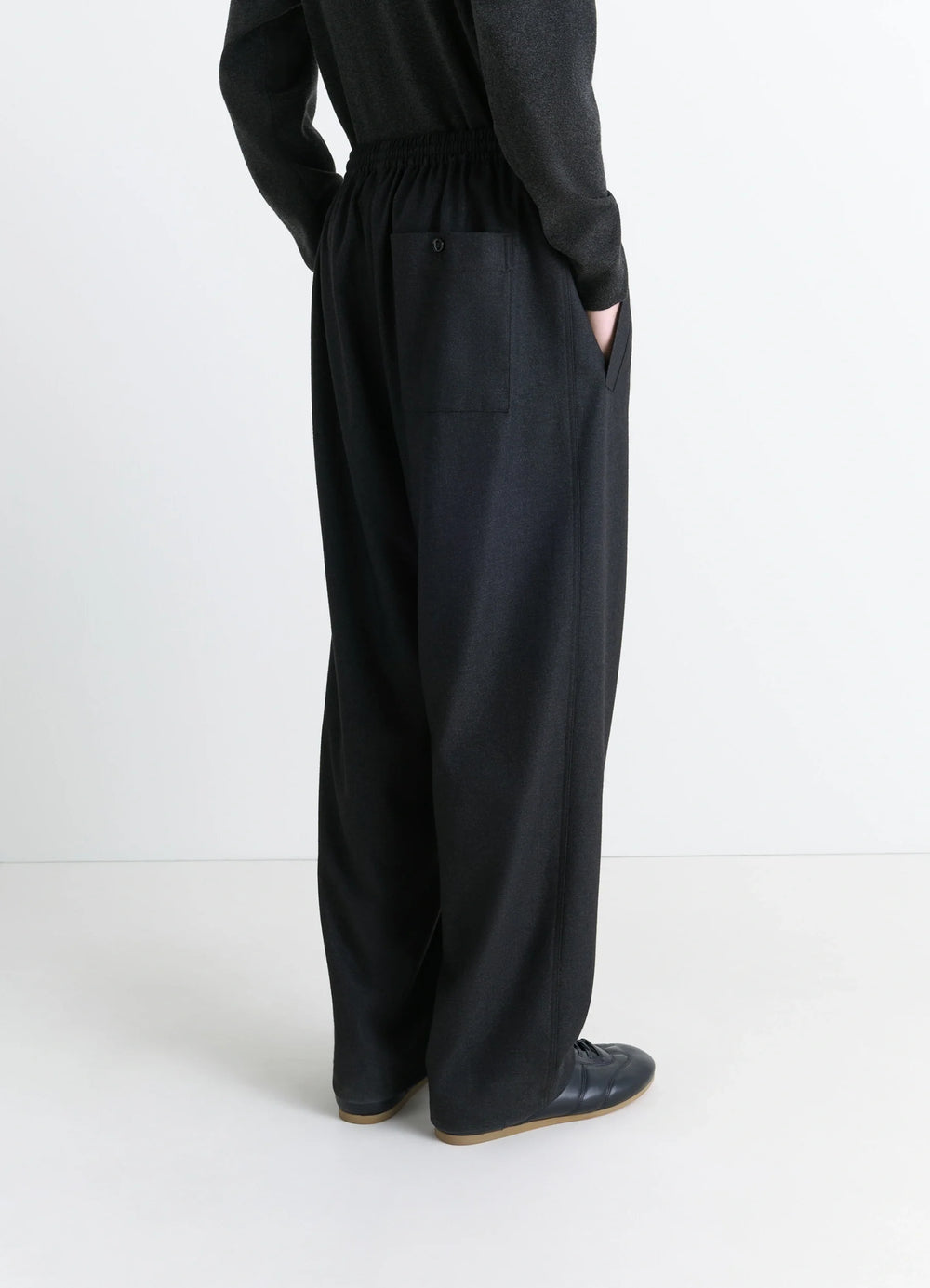 Lemaire Soft Pyjama Pants in Cashmere-blend, model shot, back view single back pocket visible