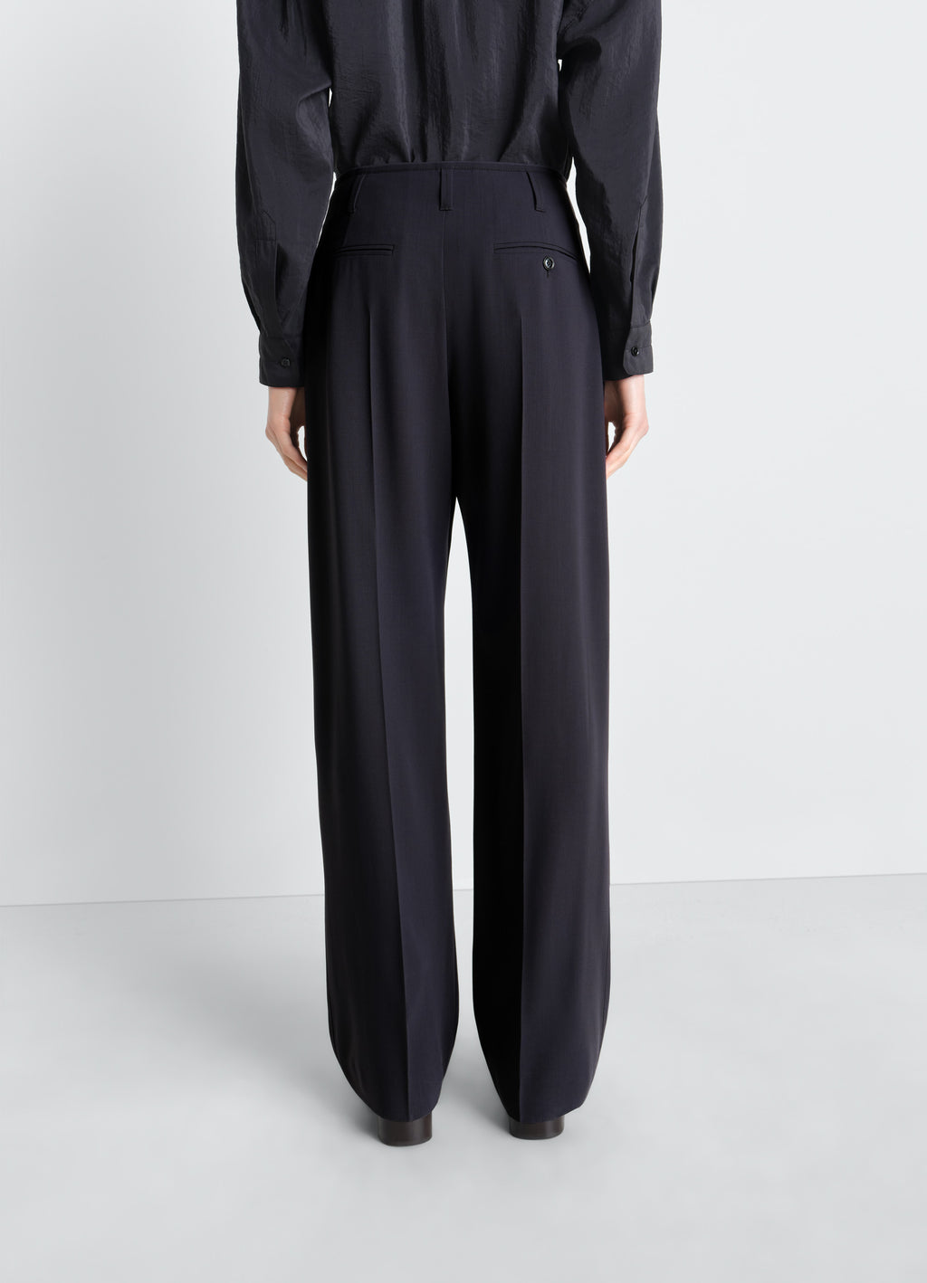 Soft tailored pants in wool crepe