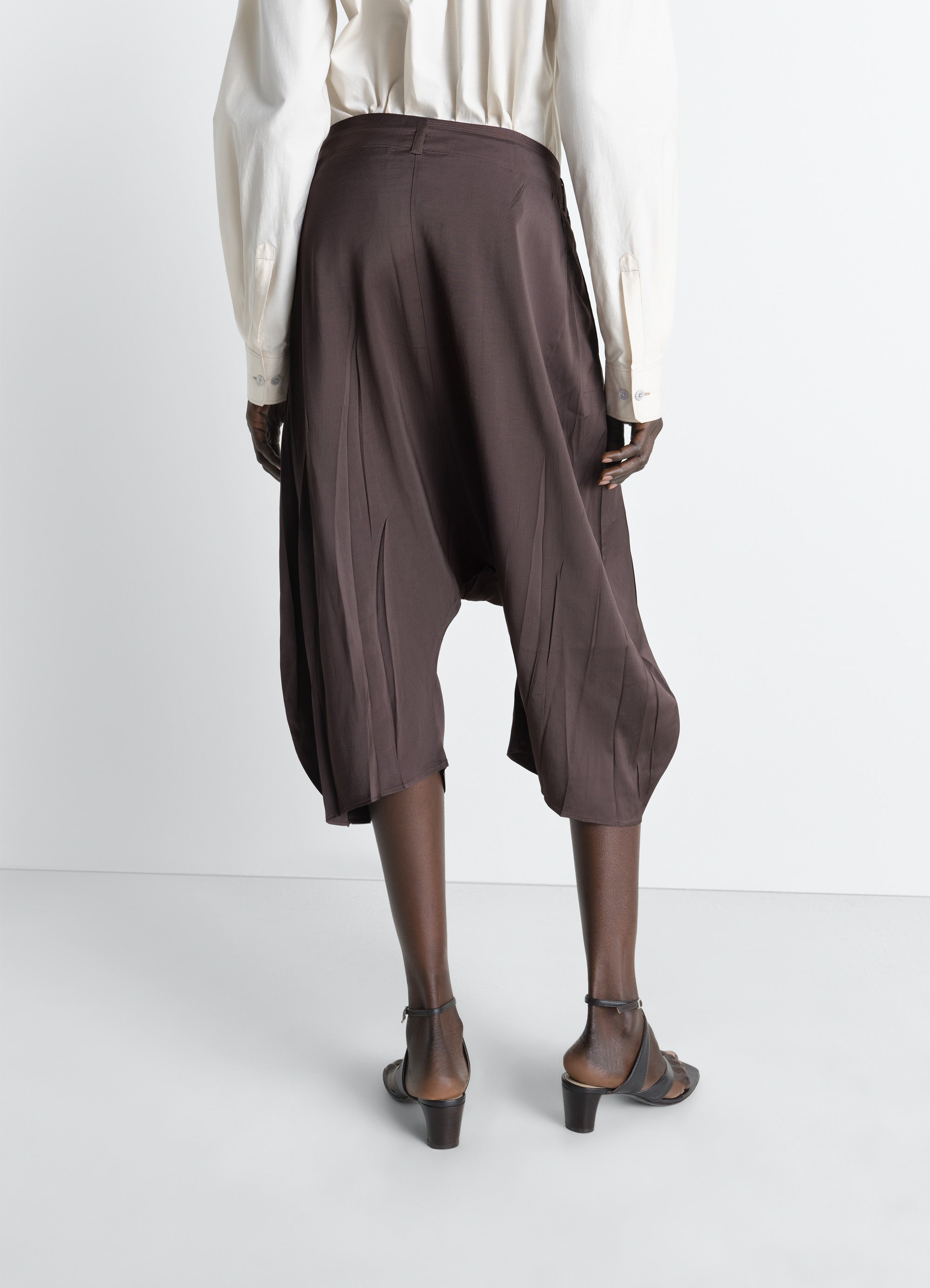CREASED DROPPED CROTCH BERMUDAS IN POLY VISCOSE TWILL - Glossy
