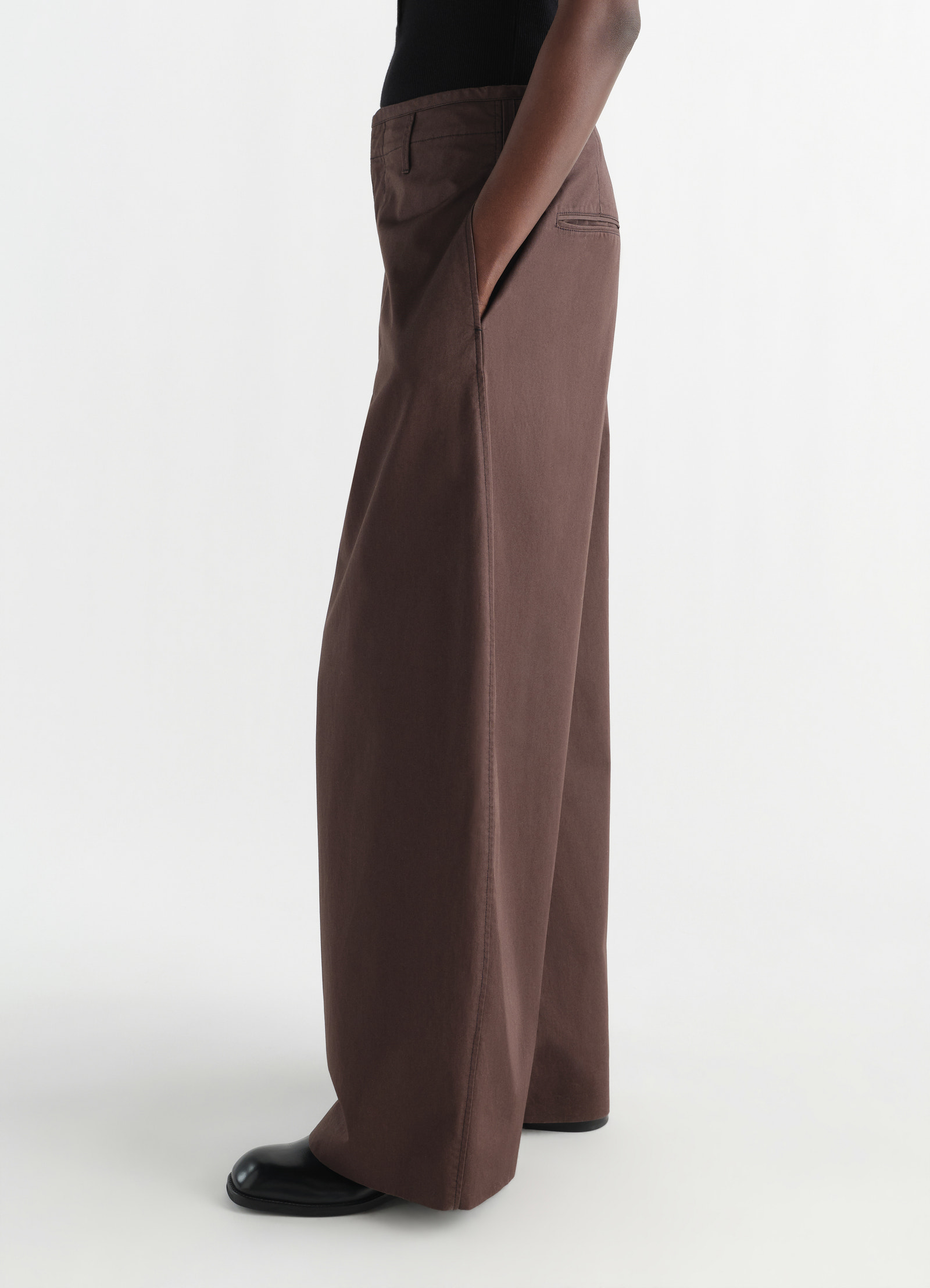 Lemaire large chino in brown cotton twill, model shot, side view oversized wide leg side