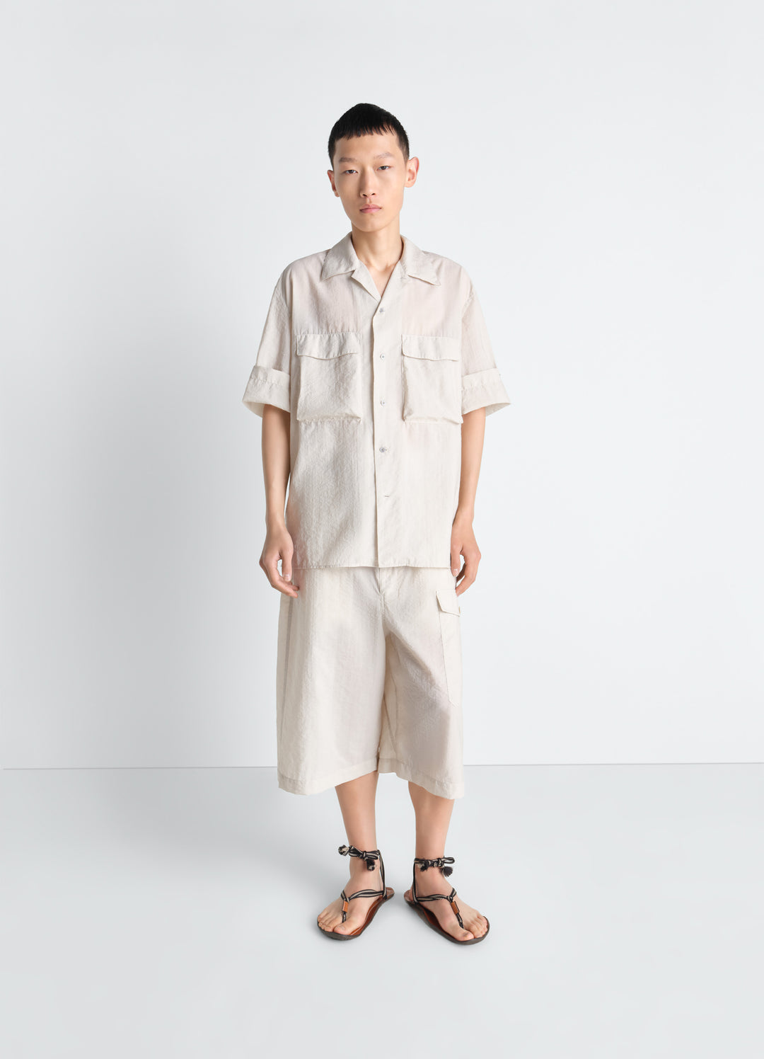 Cargo Easy Shorts in Washed Technic in Washed Technical Cotton, model shot, front view relaxed silhouette, Bermuda cut