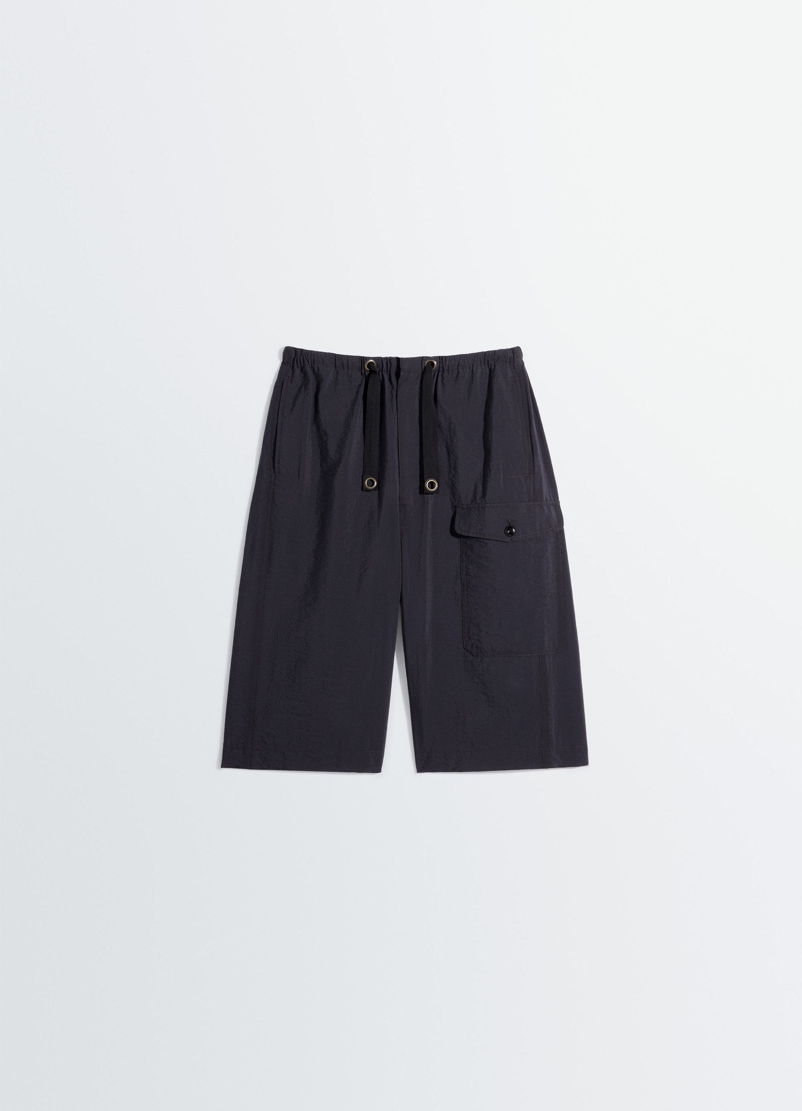 Cargo easy shorts in washed technical cotton, product shot, top-down view straight hem, cargo pocket