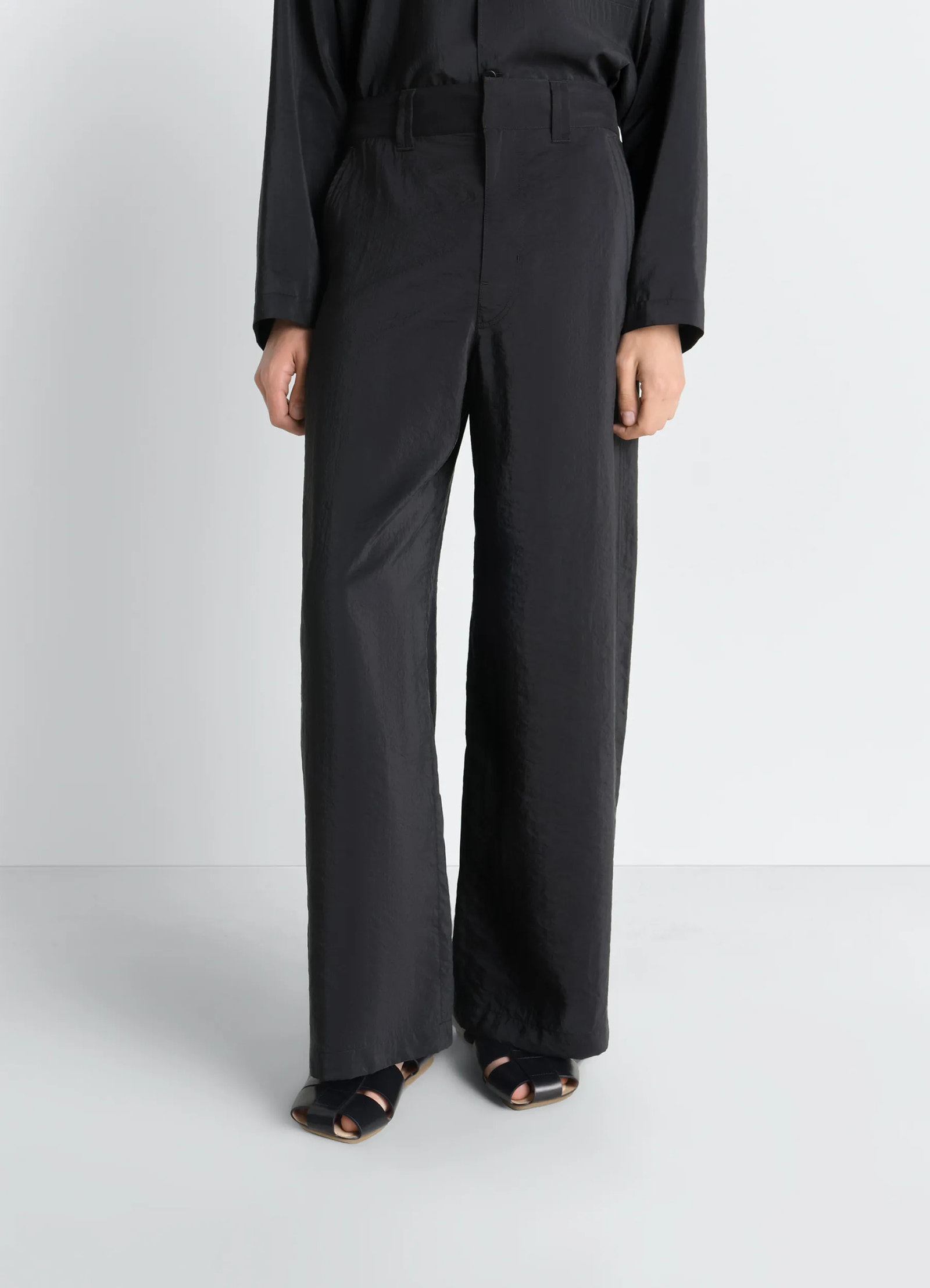 Straight tailored pants in dry silk, model shot, three-quarter view loose fit, high waist