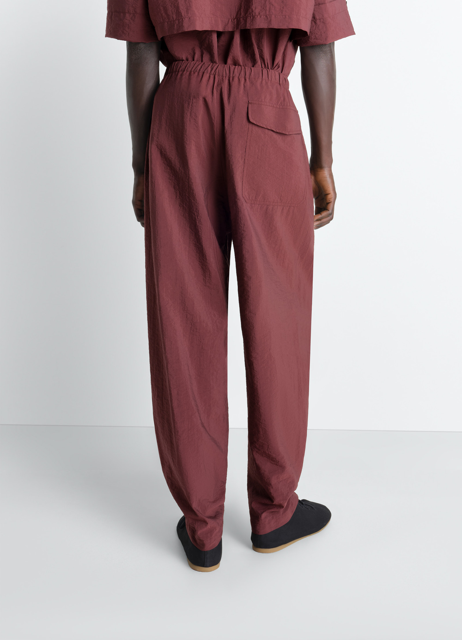 Parachute pants in washed technical cotton