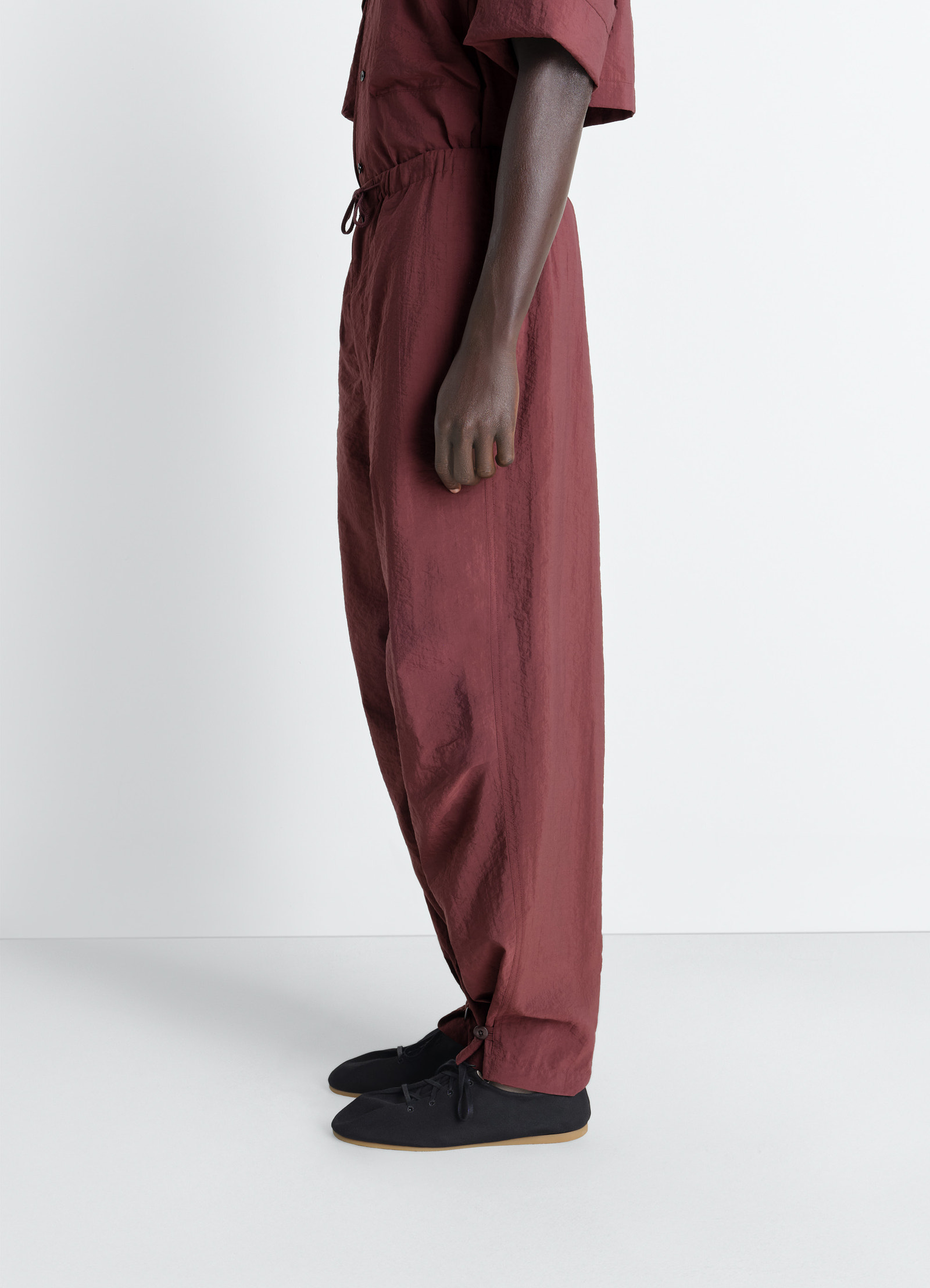 Parachute pants in washed technical cotton