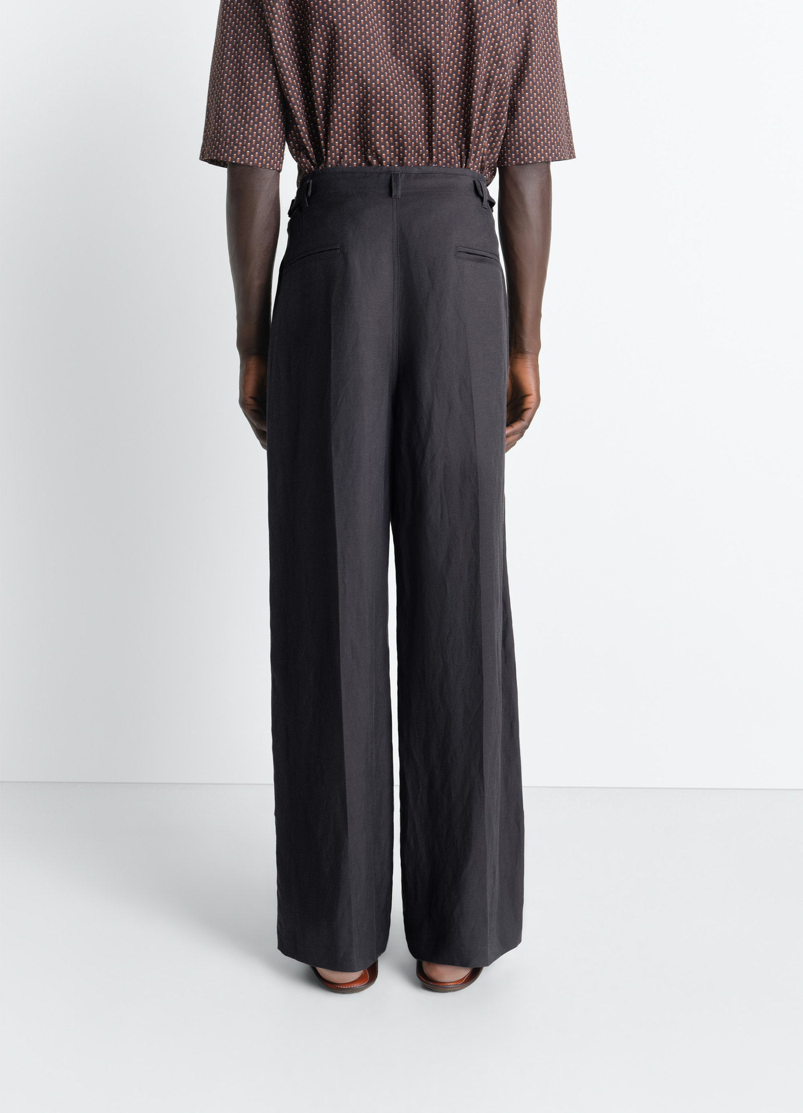 Pleated tailored pants in viscose linen gabardine, model shot, back view rear pocket detail