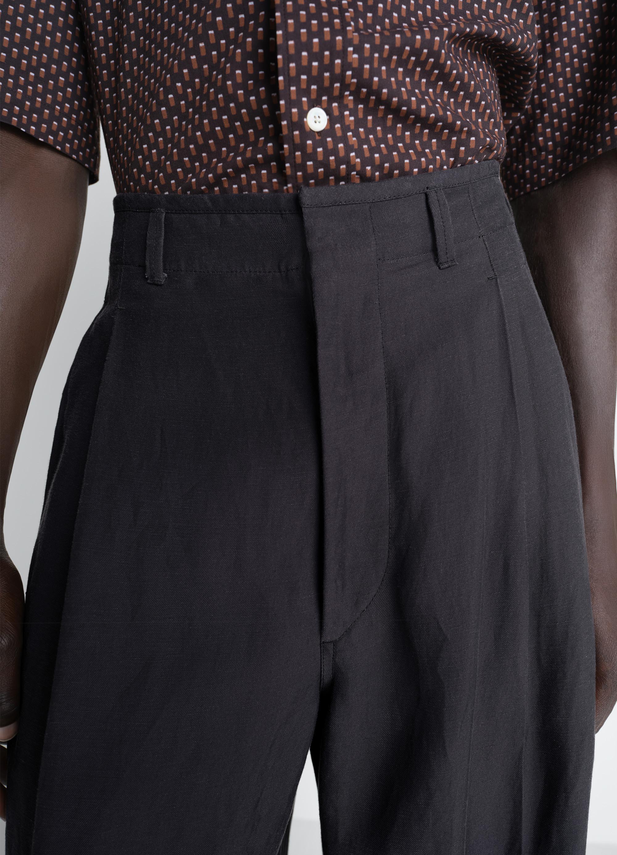 PLEATED TAILORED PANTS IN VISCOSE LINEN GABARDINE - Ash Black