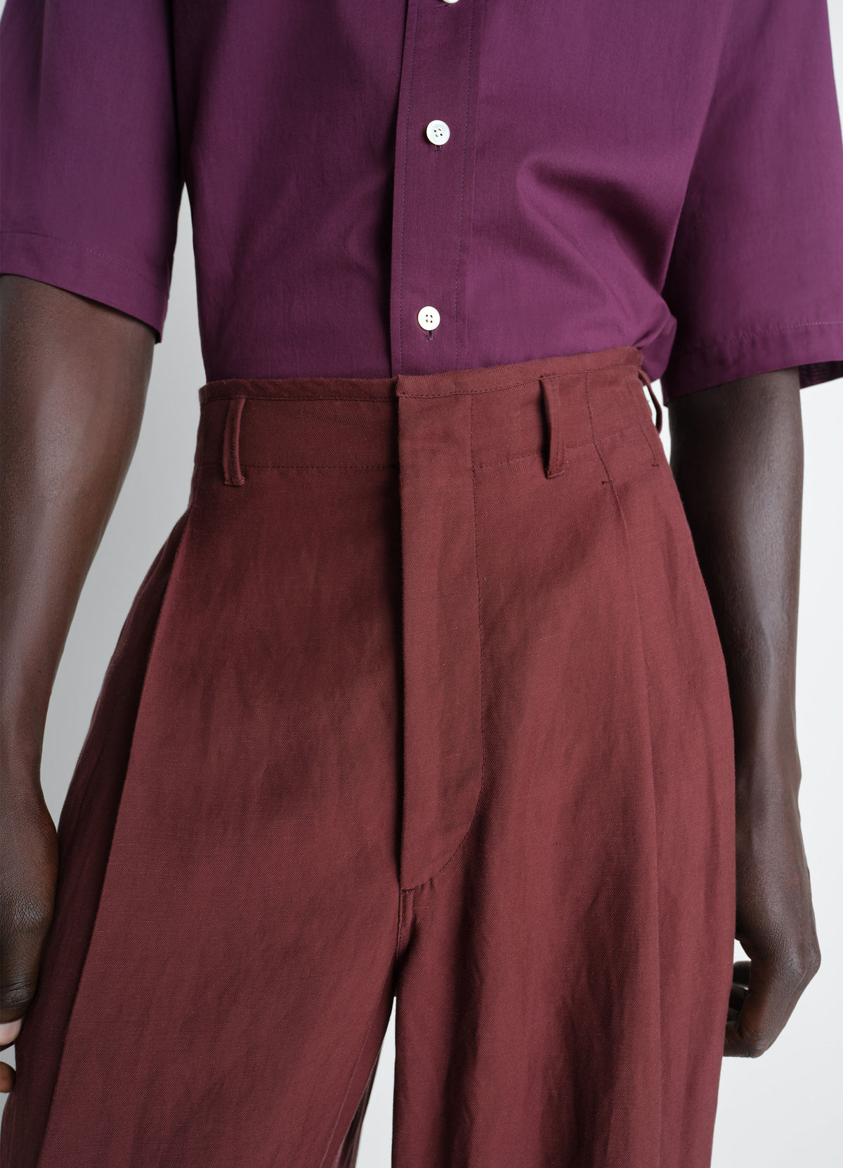 PLEATED TAILORED PANTS IN VISCOSE LINEN GABARDINE - Porto 
