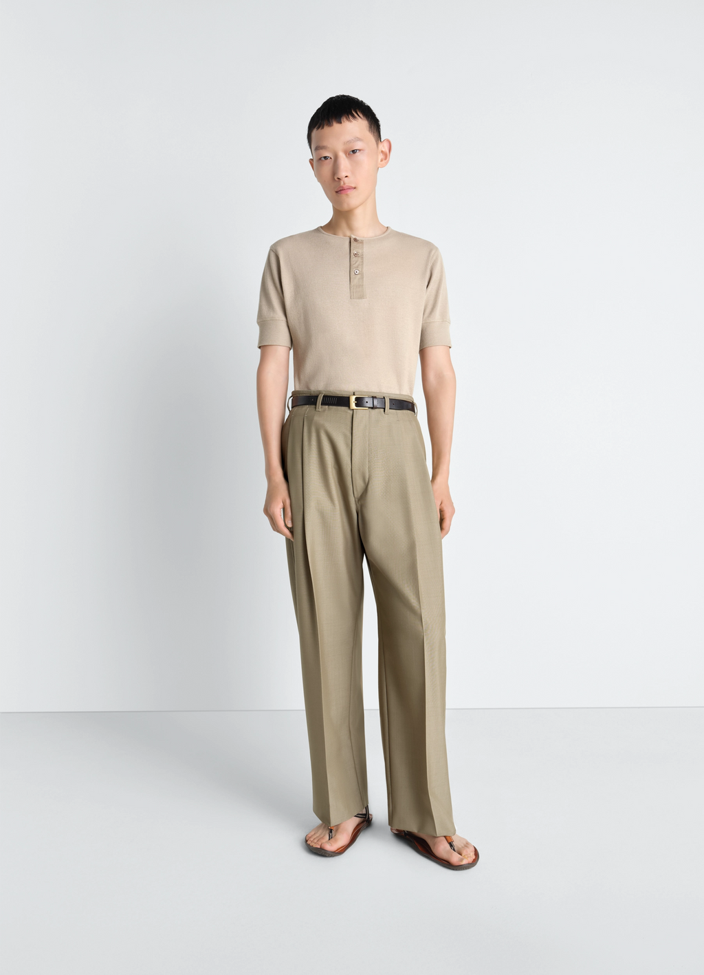 Pantalon de tailleur plissé en laine tropicale mélangée