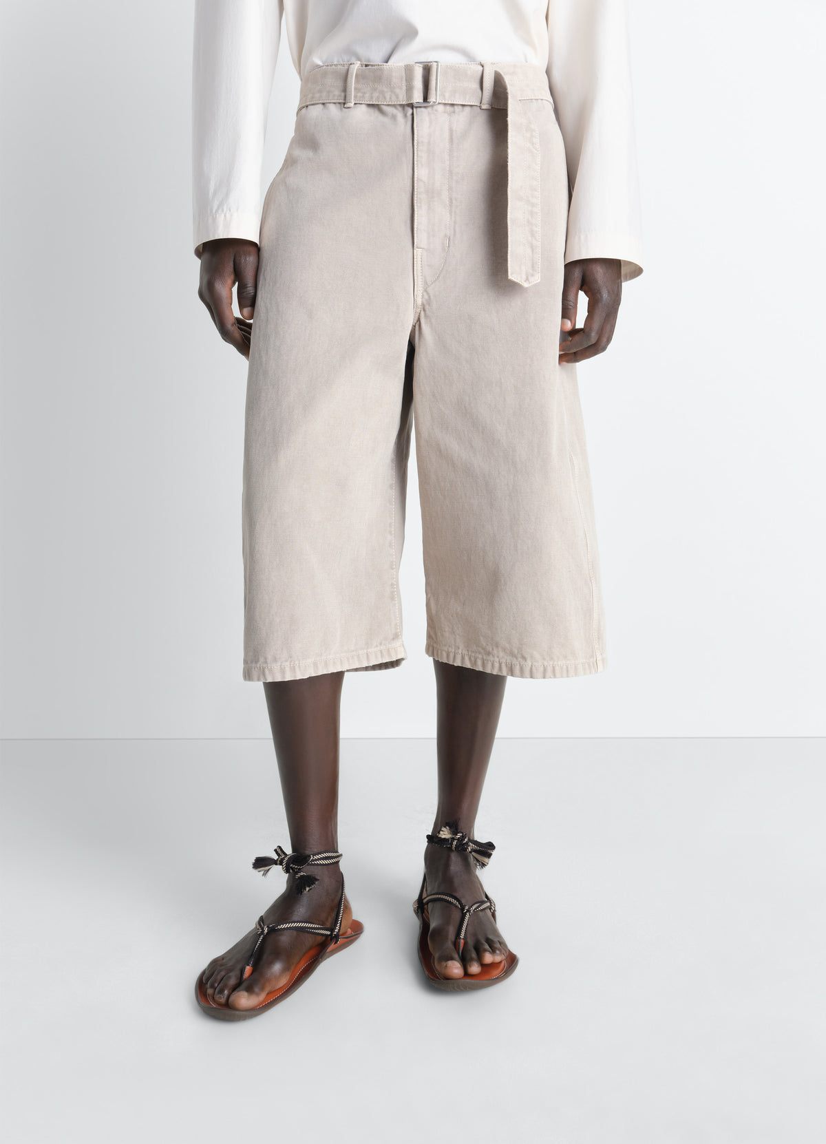 DENIM SHORT IN HEAVY BROKEN TWILL SNOW