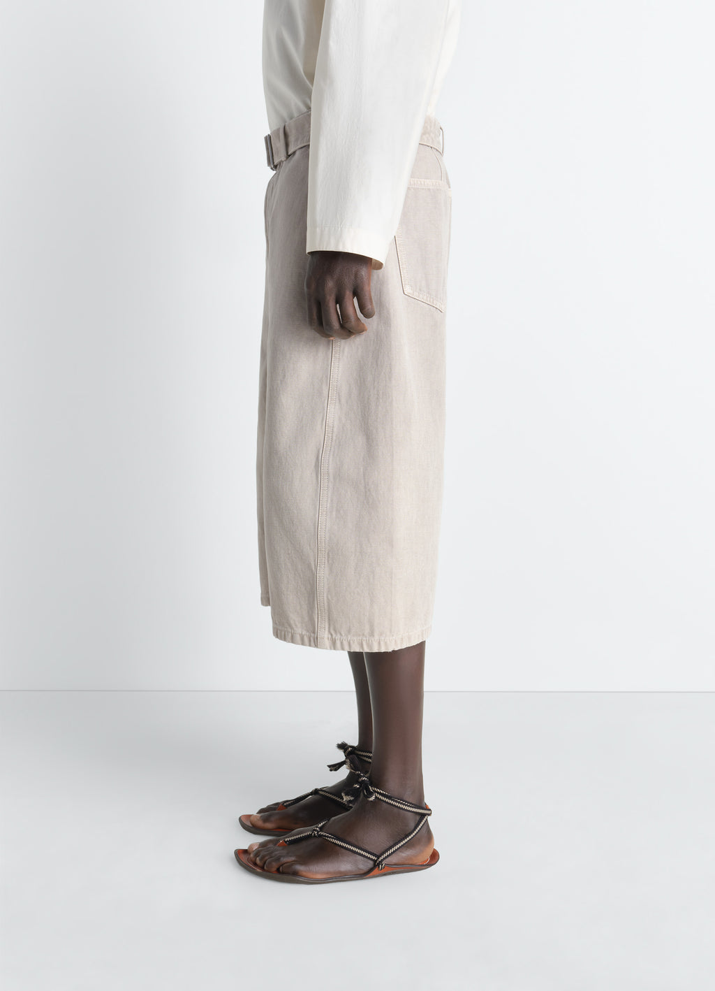 Denim short in heavy broken twill snow