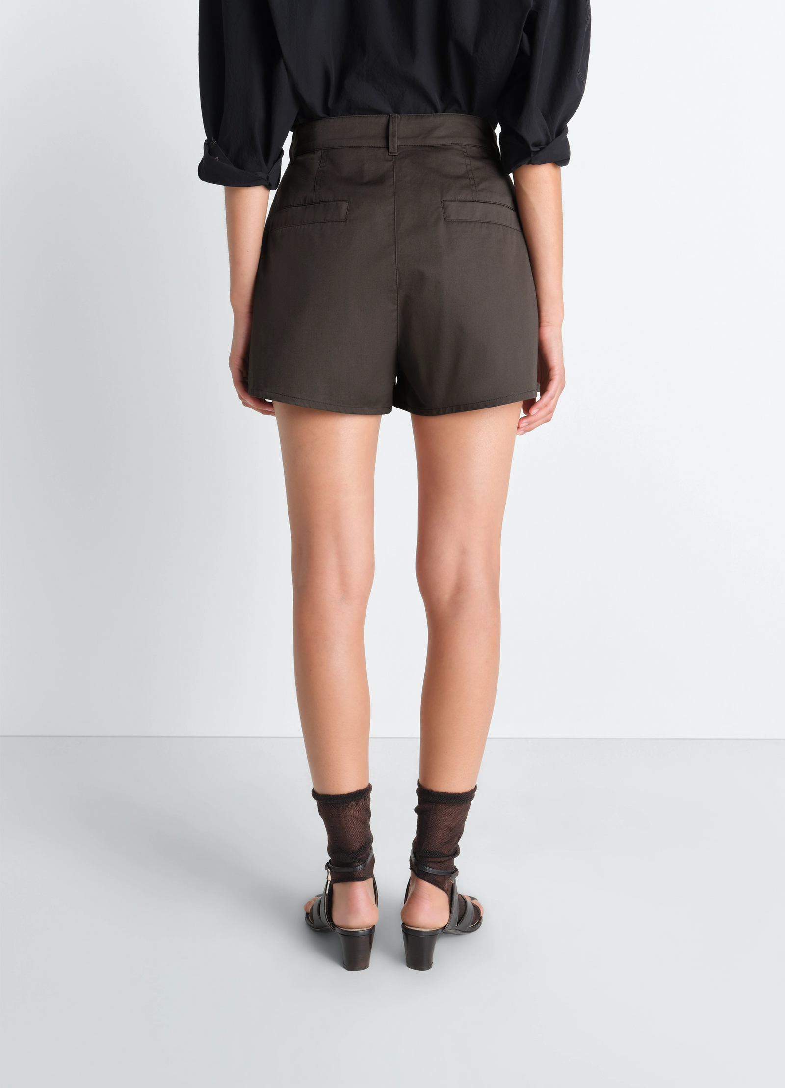 Shorts in cotton twill in cotton twill dark brown, model shot, back view tailored back pockets