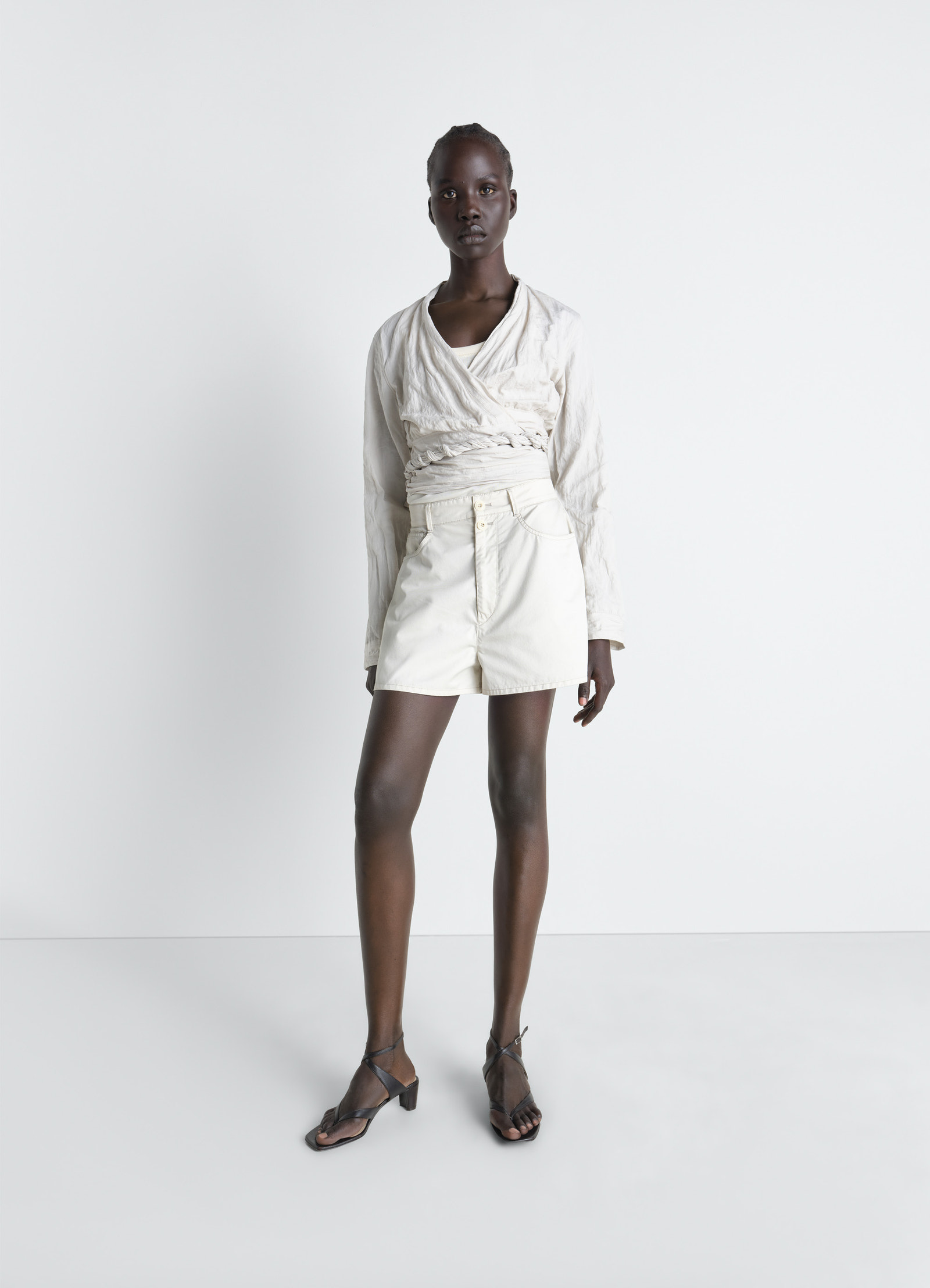 Shorts in cotton twill in rinse-washed cotton twill, model shot, front view relaxed fit