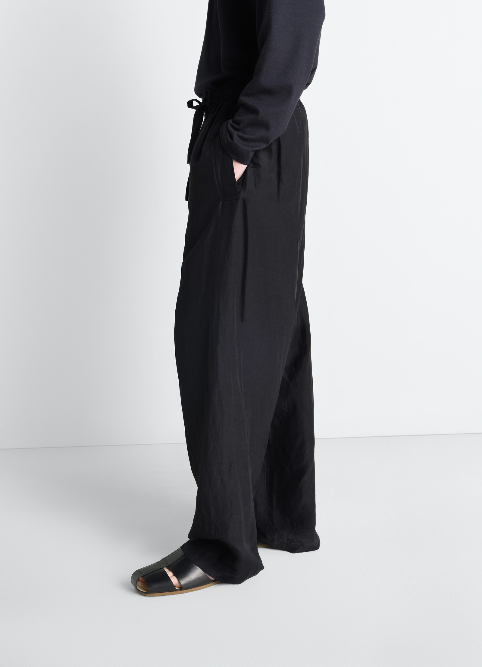 Lemaire pyjama pants in black linen viscose, model shot, side view elastic waistband